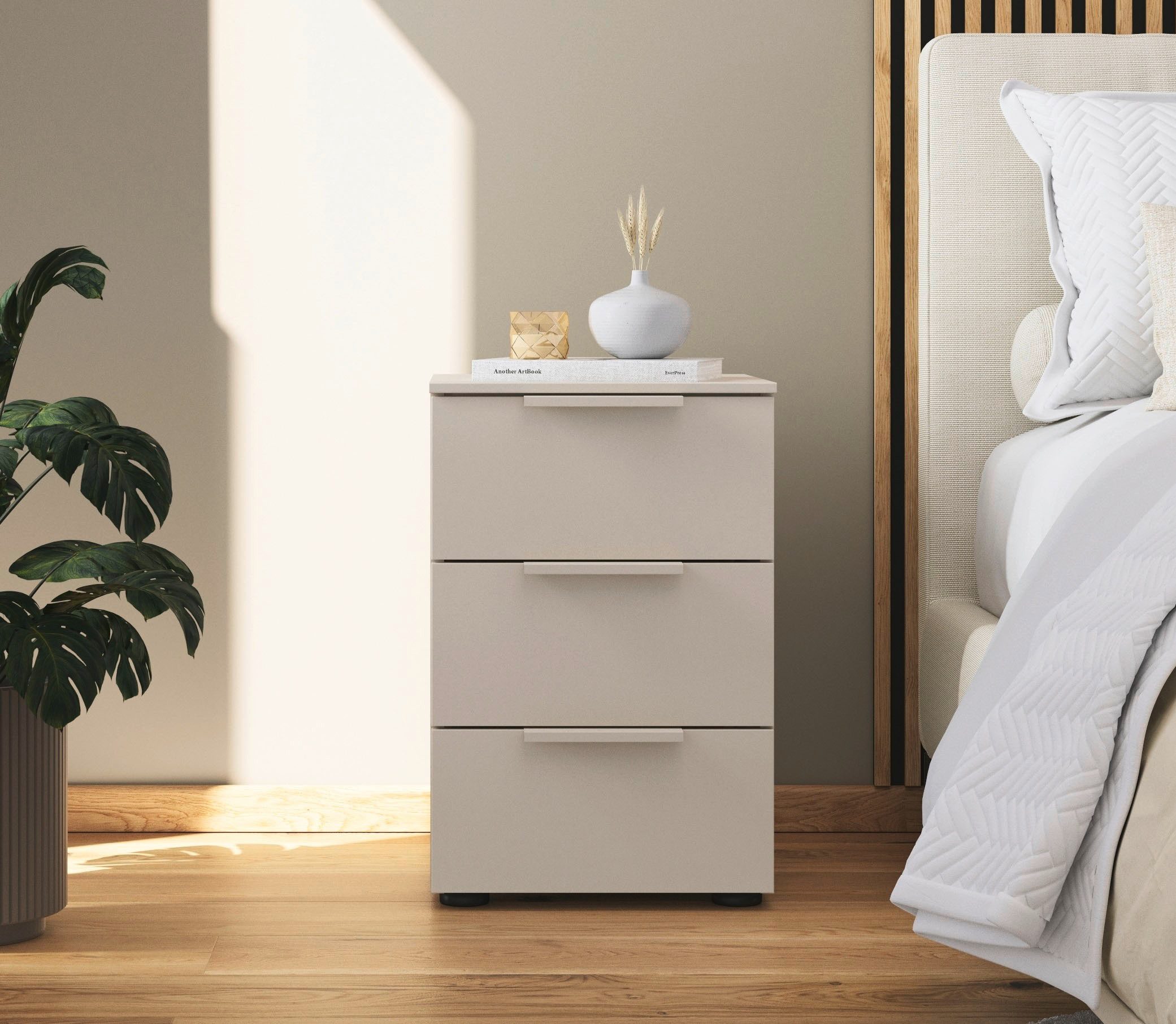 rauch Nachtkommode Nachttisch Nachtschrank Nachtkonsole FLIPP (Breite 40 cm), mit 3 Schubladen und Soft-Close-Funktion