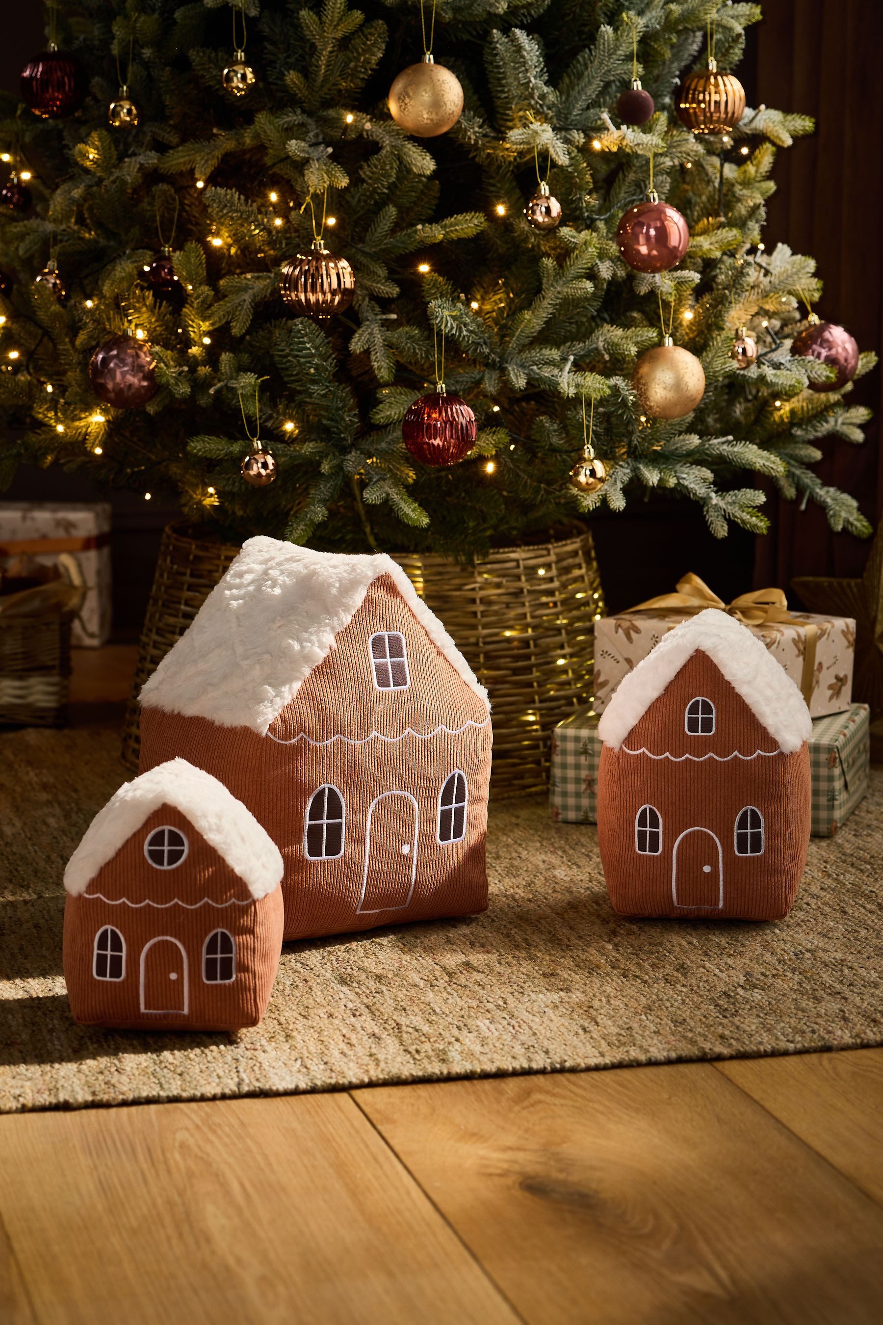 Next Plüschfigur Flauschige Weihnachtsdeko, Lebkuchenhaus