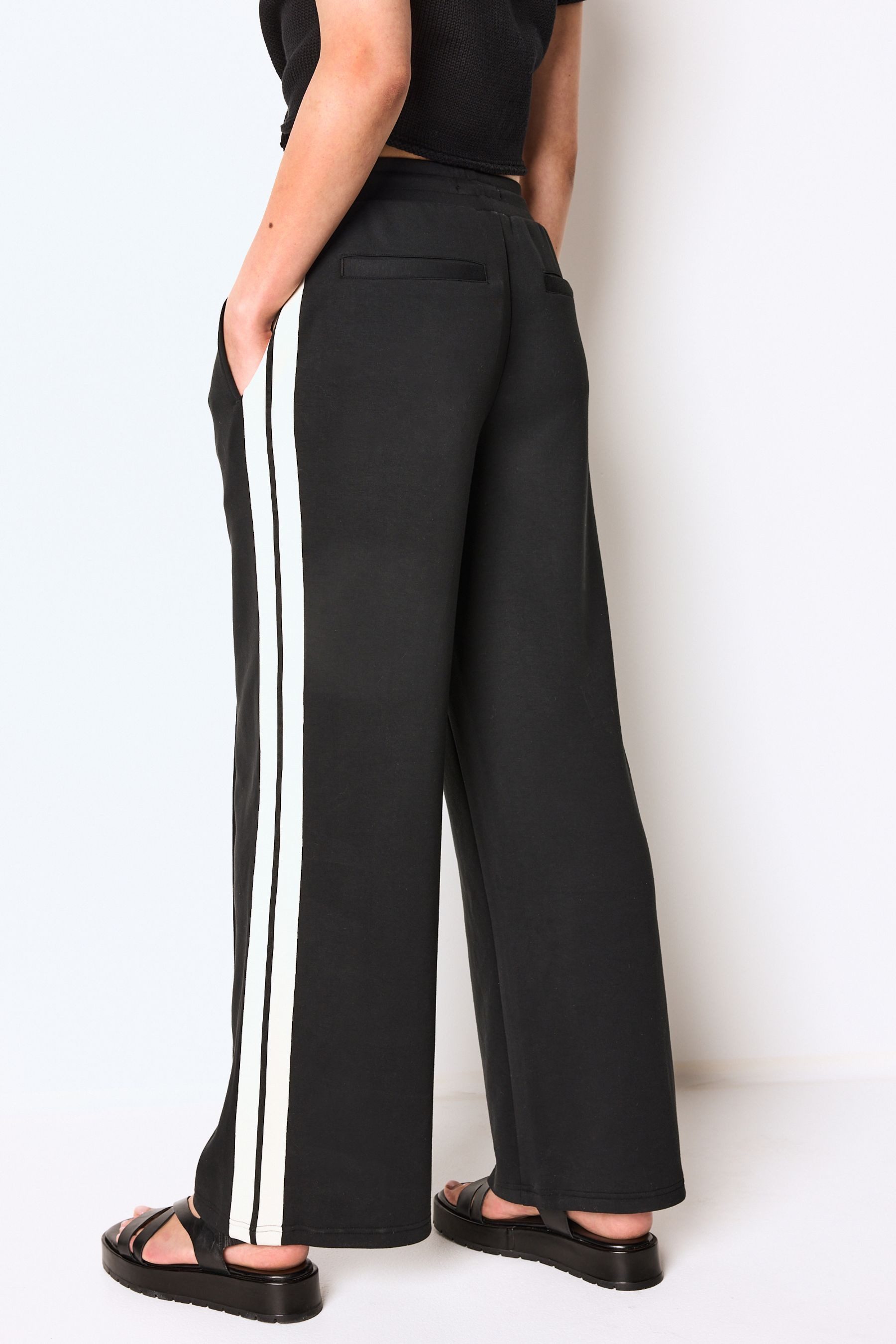 Next Jogginghose Fließende Jogginghose mit weitem Bein (1-tlg) günstig online kaufen