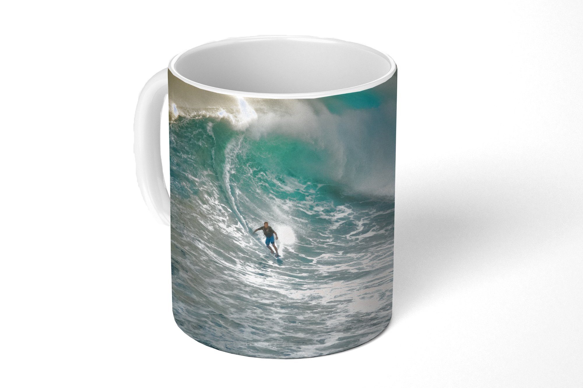 MuchoWow Tasse Surfer auf großen Wellen, Keramik, Kaffeetassen, Teetasse, Becher, Teetasse, Geschenk