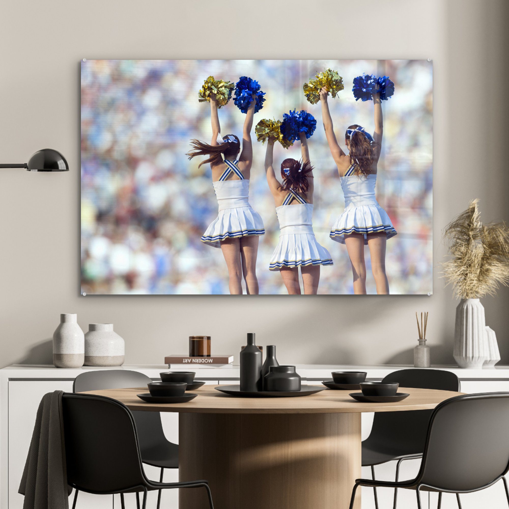 Sport Wohnzimmer Cheerleader Acrylglasbilder & Drei in vollen Acrylglasbild MuchoWow Stadion, jugendliche üben Schlafzimmer einem St), (1 ihren