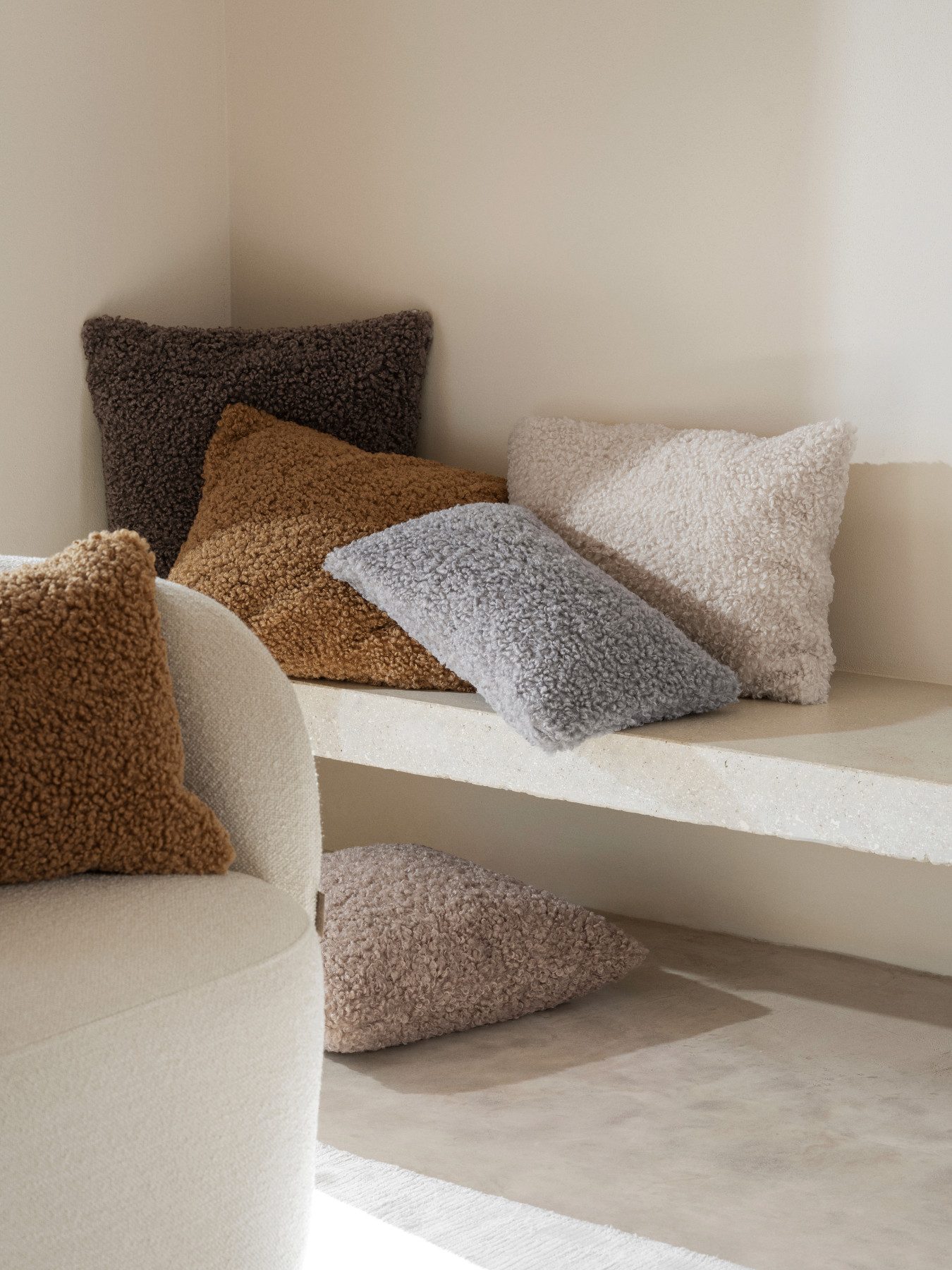 blomus Kissenhülle -TEDDY- Kissenbezug, Dekokissen, Kuschelkissen, Wohnkissen modern, Flauschig, inkl. Trageschlaufe, inkl. Filzgleitern