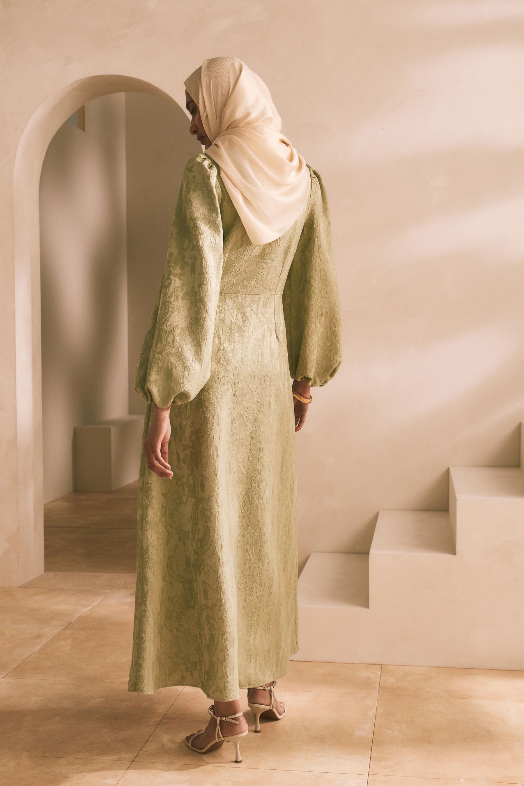 Next Maxikleid Jacquard-Maxikleid mit langen Puffärmeln günstig online kaufen