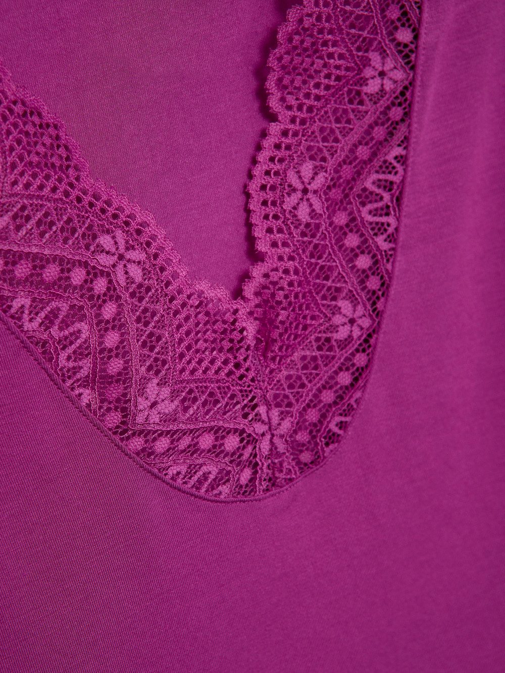 comazo Spitzentop aus Modal mit zarter Spitze