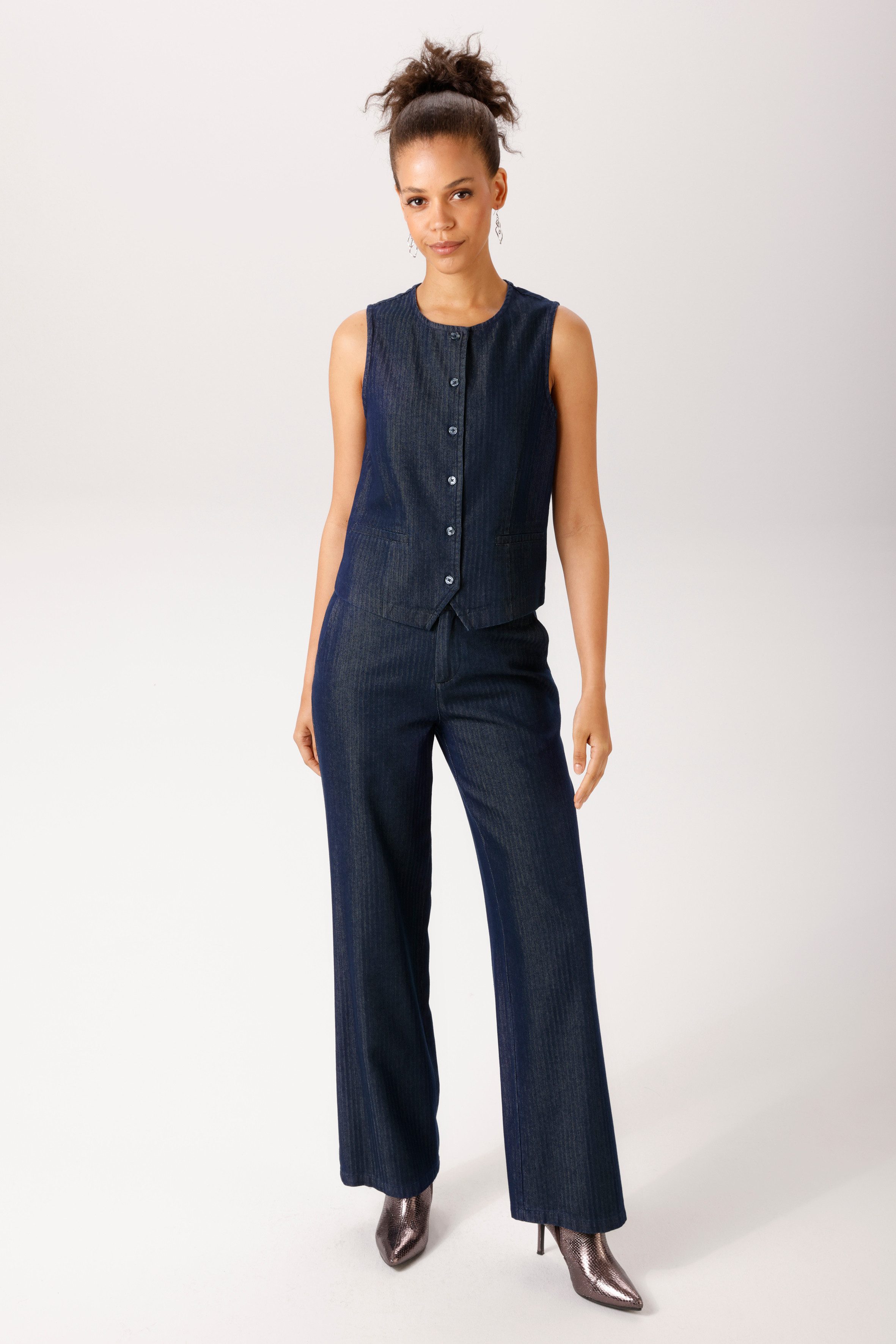 Aniston CASUAL Straight-Jeans aus strukturiertem, weichen Denim - NEUE KOLLEKTION – Bild 4 von 5