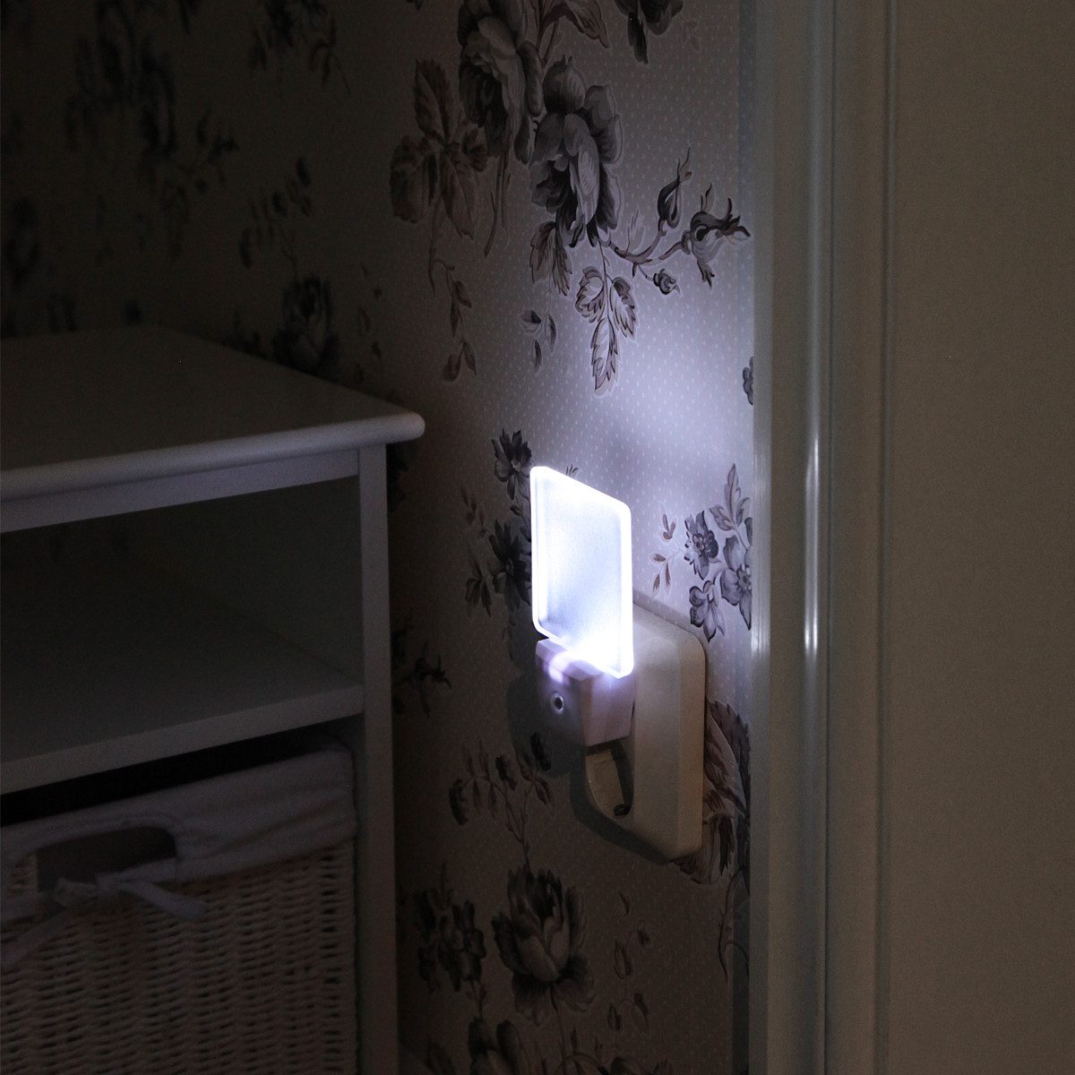 STAR TRADING LED Nachtlicht LED Sensor-Nachtlicht, kaltweiß mit Lichtsensor, kaltweiß