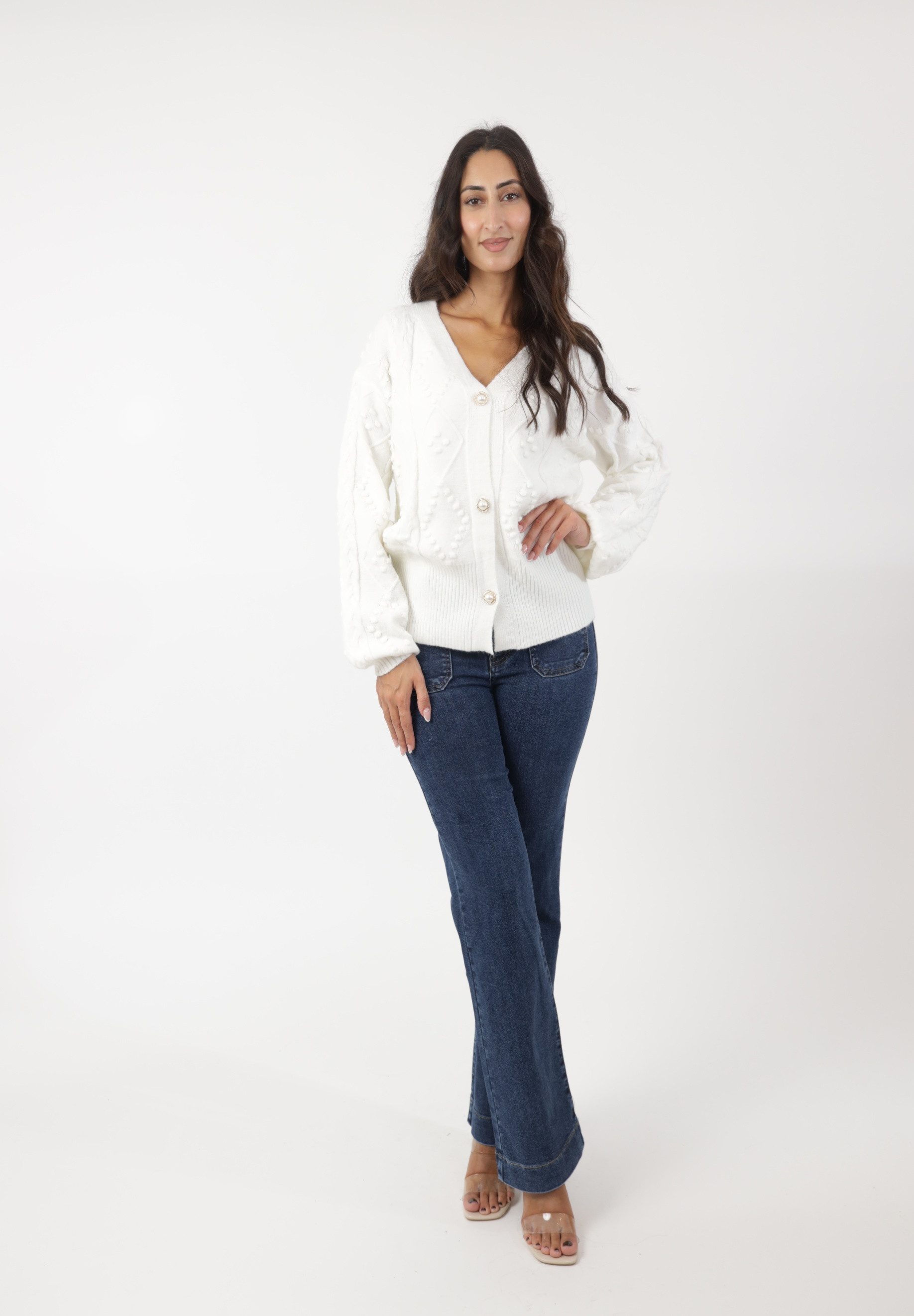 Elara Cardigan — Damen Strickjacke mit Perlenknöpfen und Strukturmuster