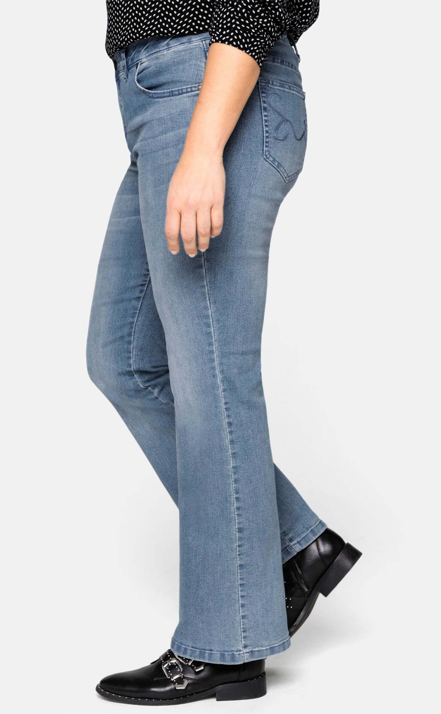Sheego Bequeme Jeans Bootcut-Jeans in 5-Pocket-Form, mit Used-Effekten – Bild 3 von 5