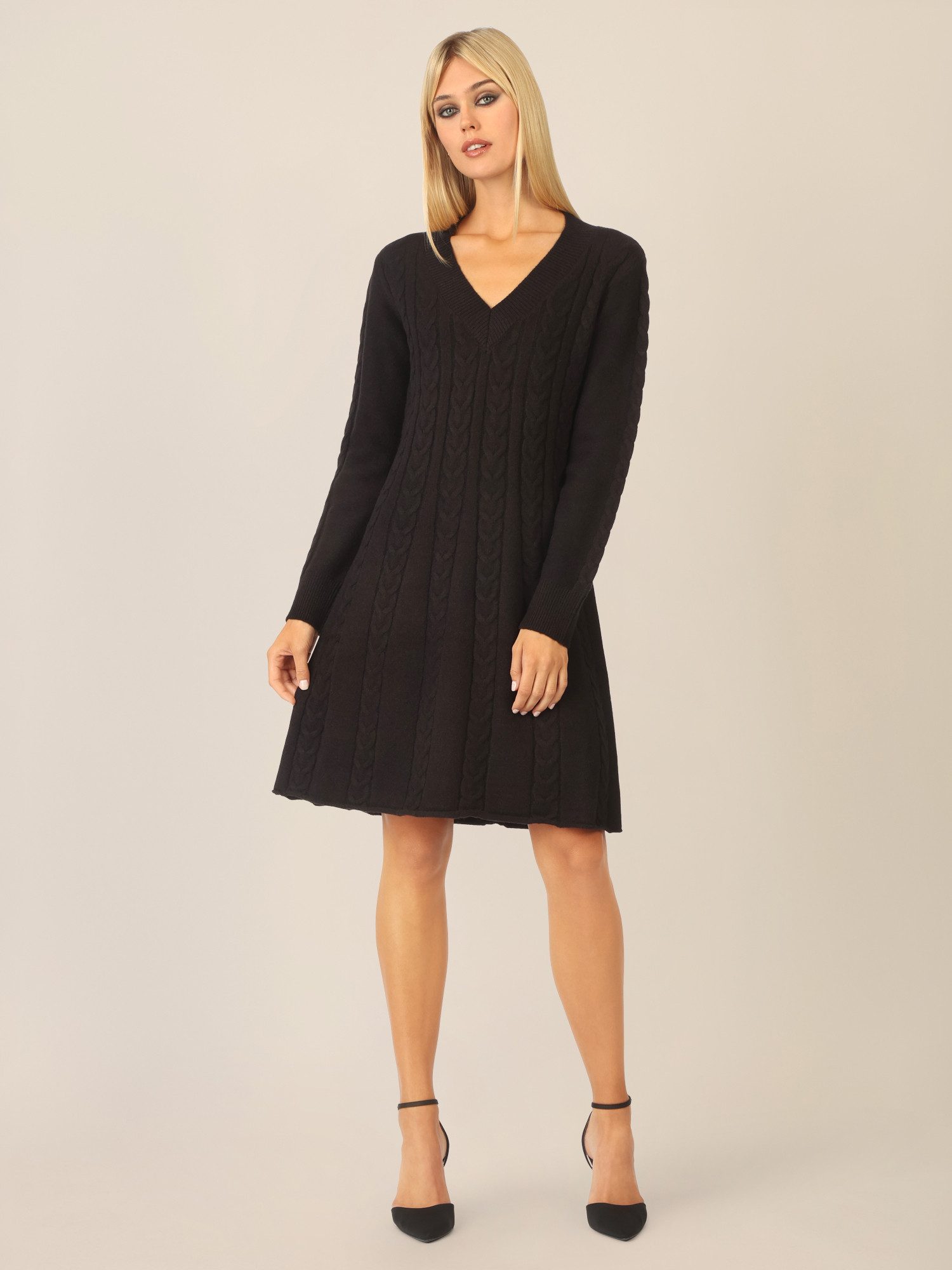 Apart Strickkleid mit Zopfmuster und V-Ausschnitt günstig online kaufen