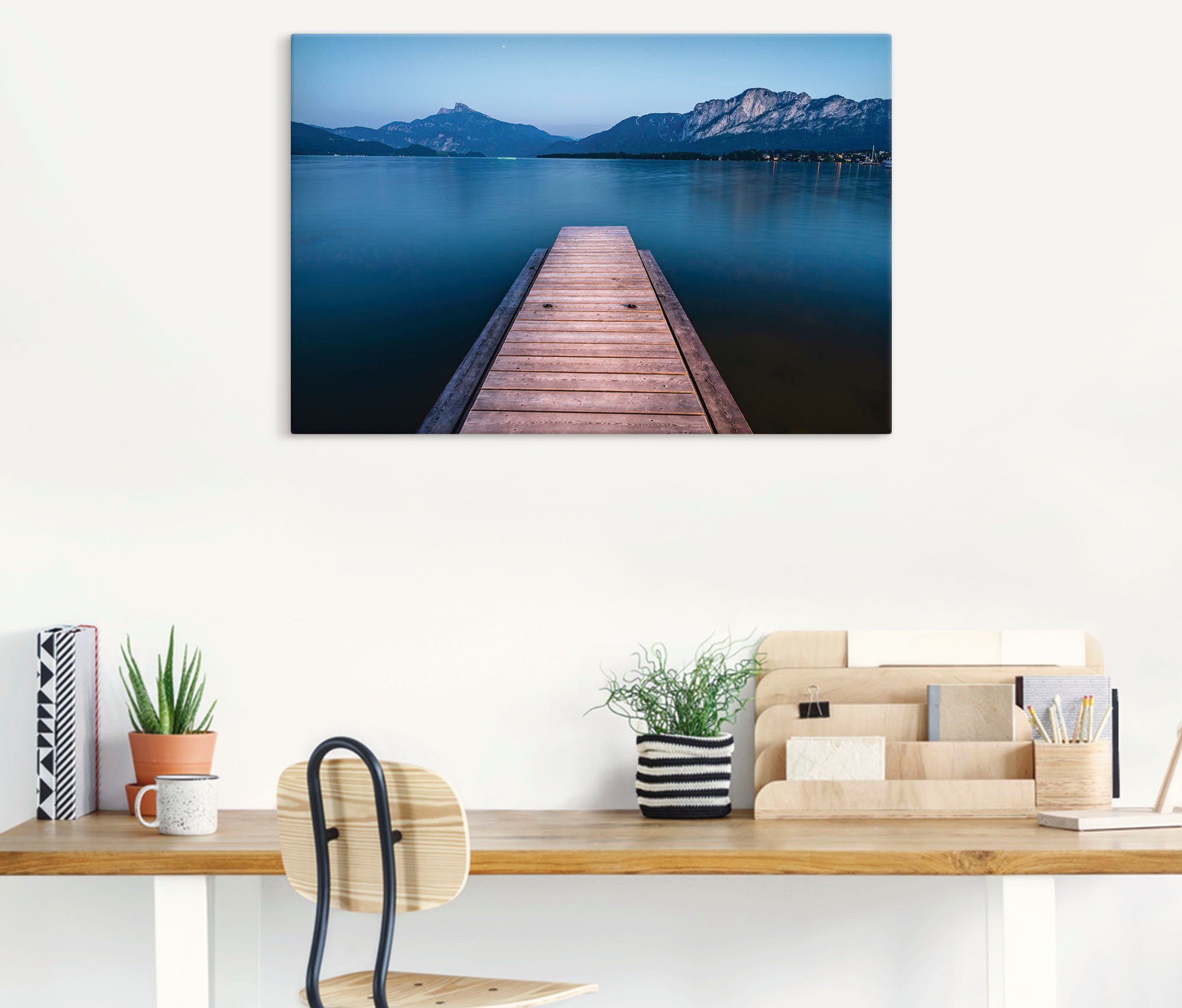 in Holzsteg Poster den (1 Größen Blick Artland Leinwandbild, Mondsee, als oder Alubild, auf Wandbild St), Wandaufkleber Seebilder mit versch.