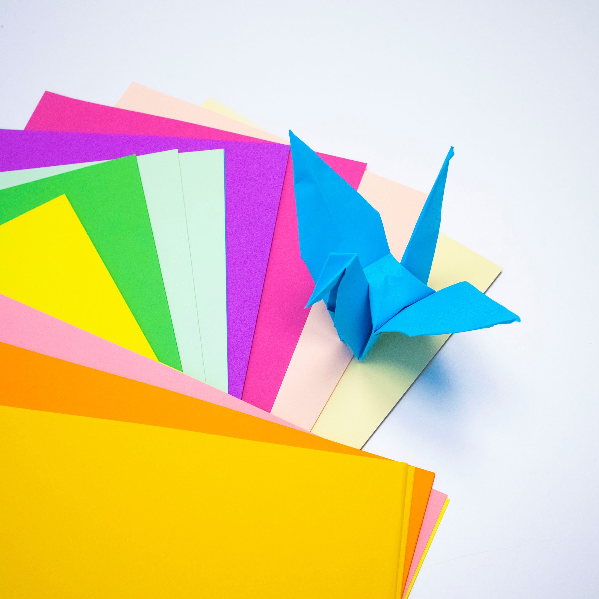 Artecho Bastelkartonpapier Bastelpapier – 100 Blatt, 20 Farben, A4, 80g/m², Papier zum Basteln, Falten, Schneiden, Origami, DIY & Dekoration