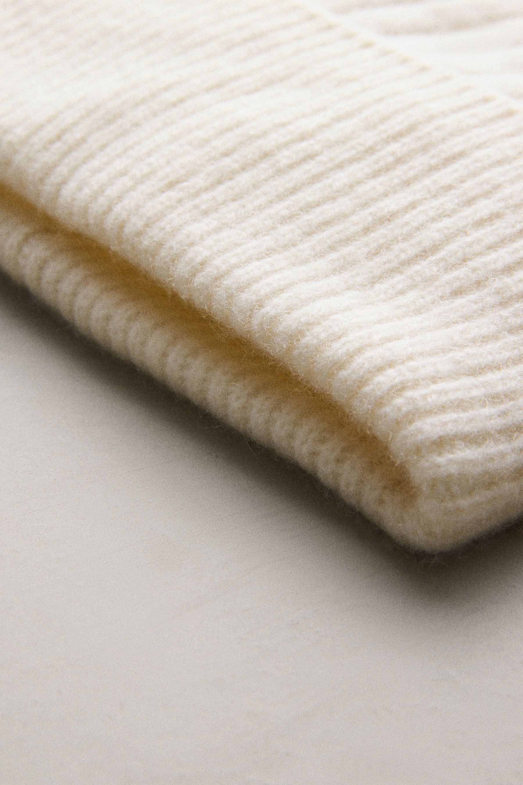 Next Strickmütze Bommel-Strickmütze aus 100 % Kaschmir günstig online kaufen