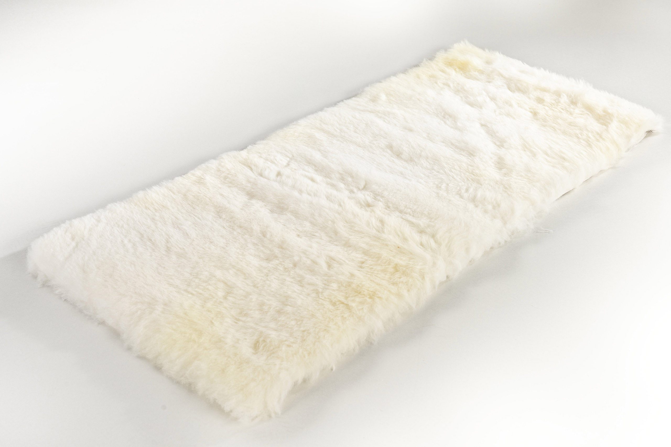 Babylammfell Weiche Wiegeneinlage aus echtem, weichem Schaffell, Gerberei Trautwein Manufaktur, hypoallergenes & pflegeleichtes Tierfell