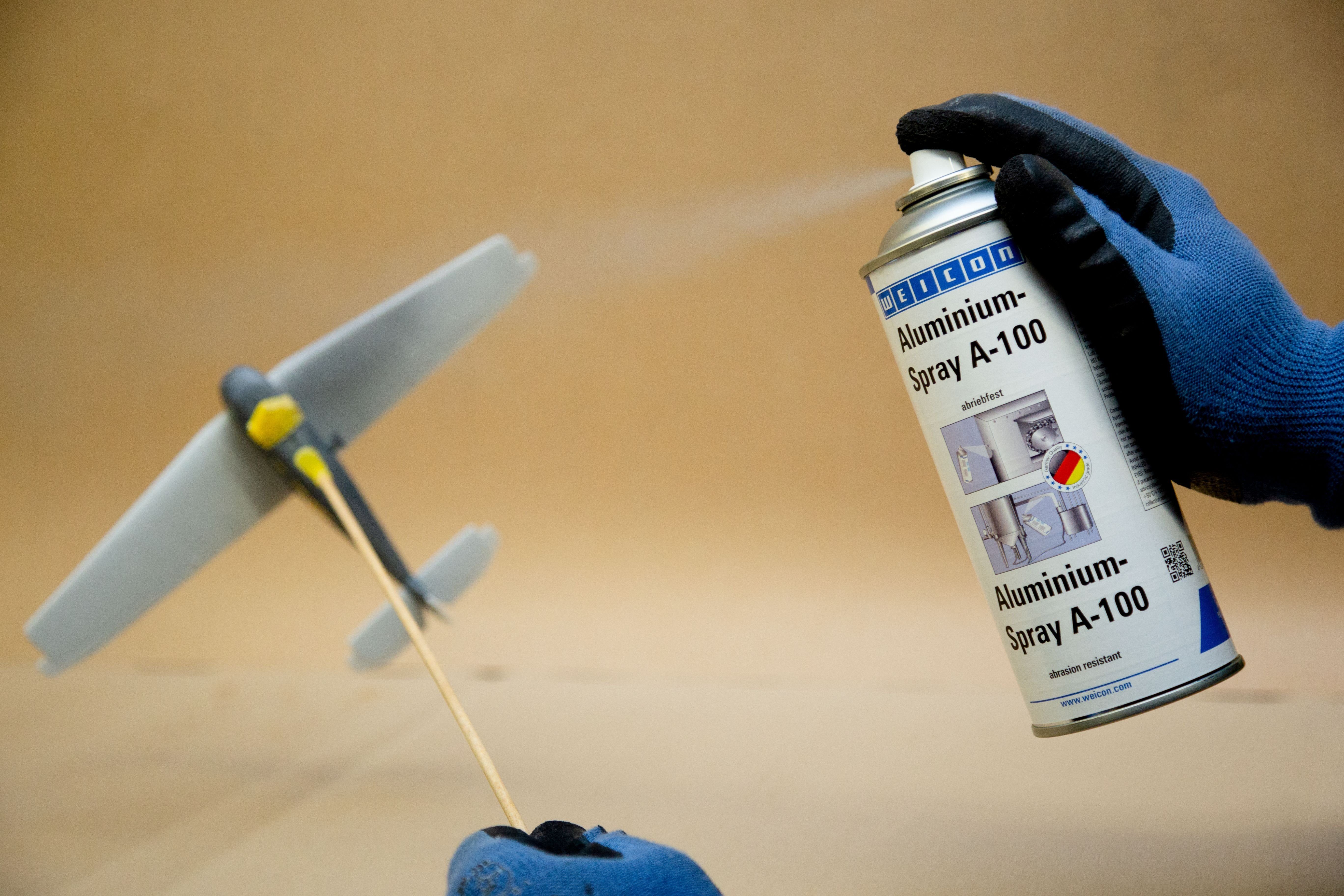 WEICON Rostschutzgrundierung Aluminium-Spray A-100 abriebfest, Schutz gegen Rost und Korrosion, Verbrauch bei 1,5 Kreuzgang ~ 2 m², enthält Aluminium-Pigmente mit einer Reinheit von ca. 99,5%