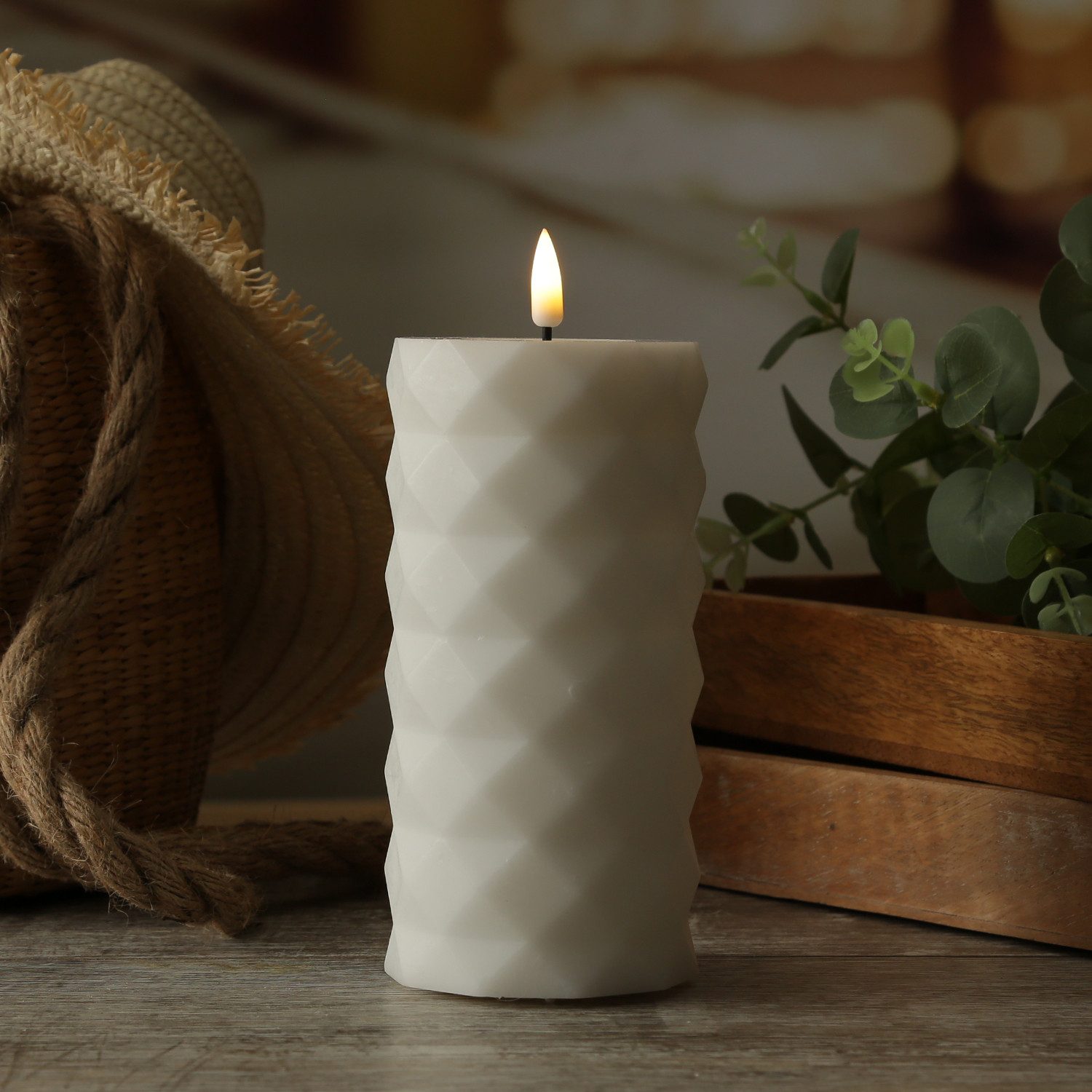 Deluxe Homeart LED-Kerze Mia mit Rautenmuster Echtwachs flackernd H: 15cm D günstig online kaufen