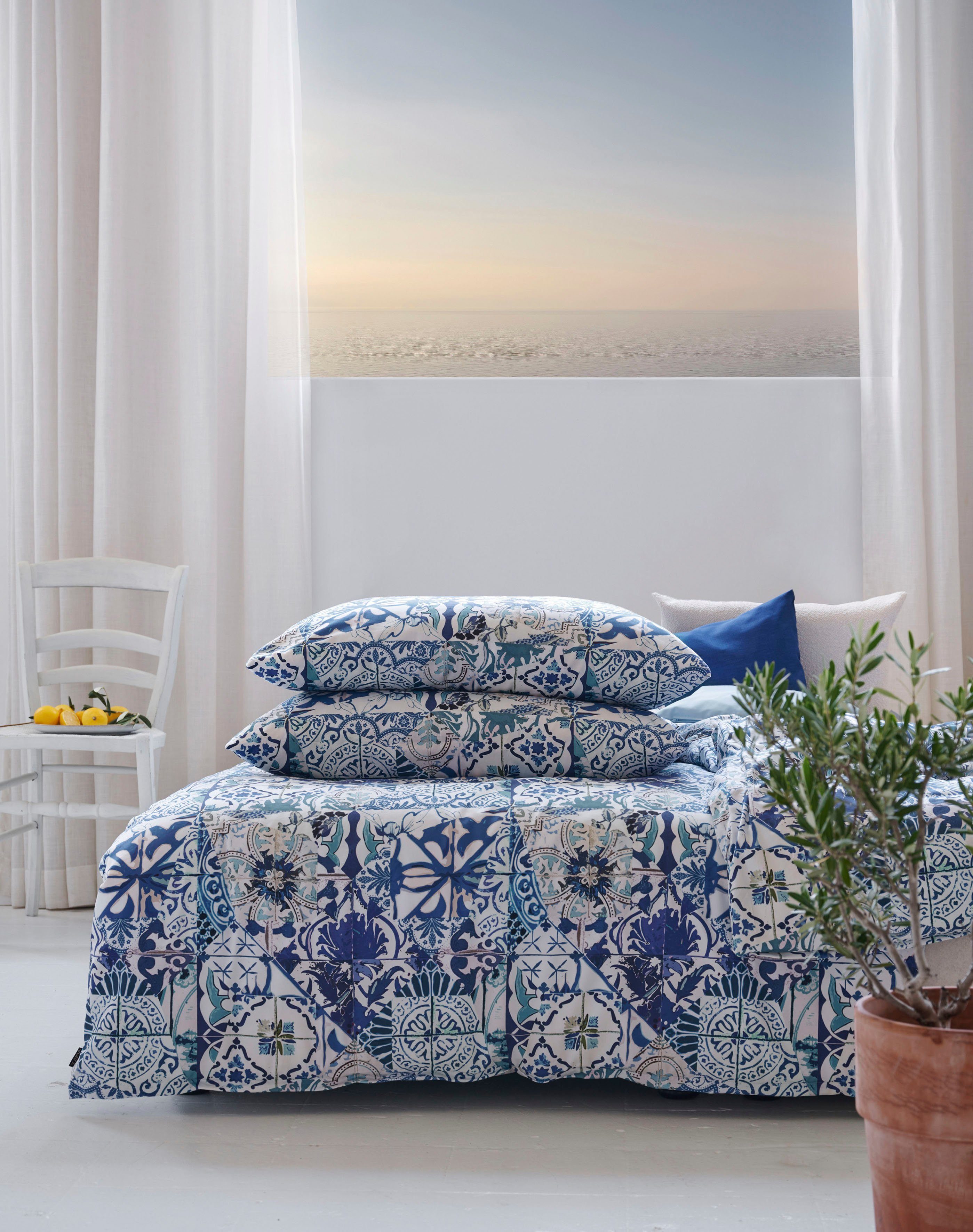 APELT Bettwäsche Azzuro, Satin (Bio-Baumwolle), Handgemalte blau-weiße Kacheln im Amalfi-Style