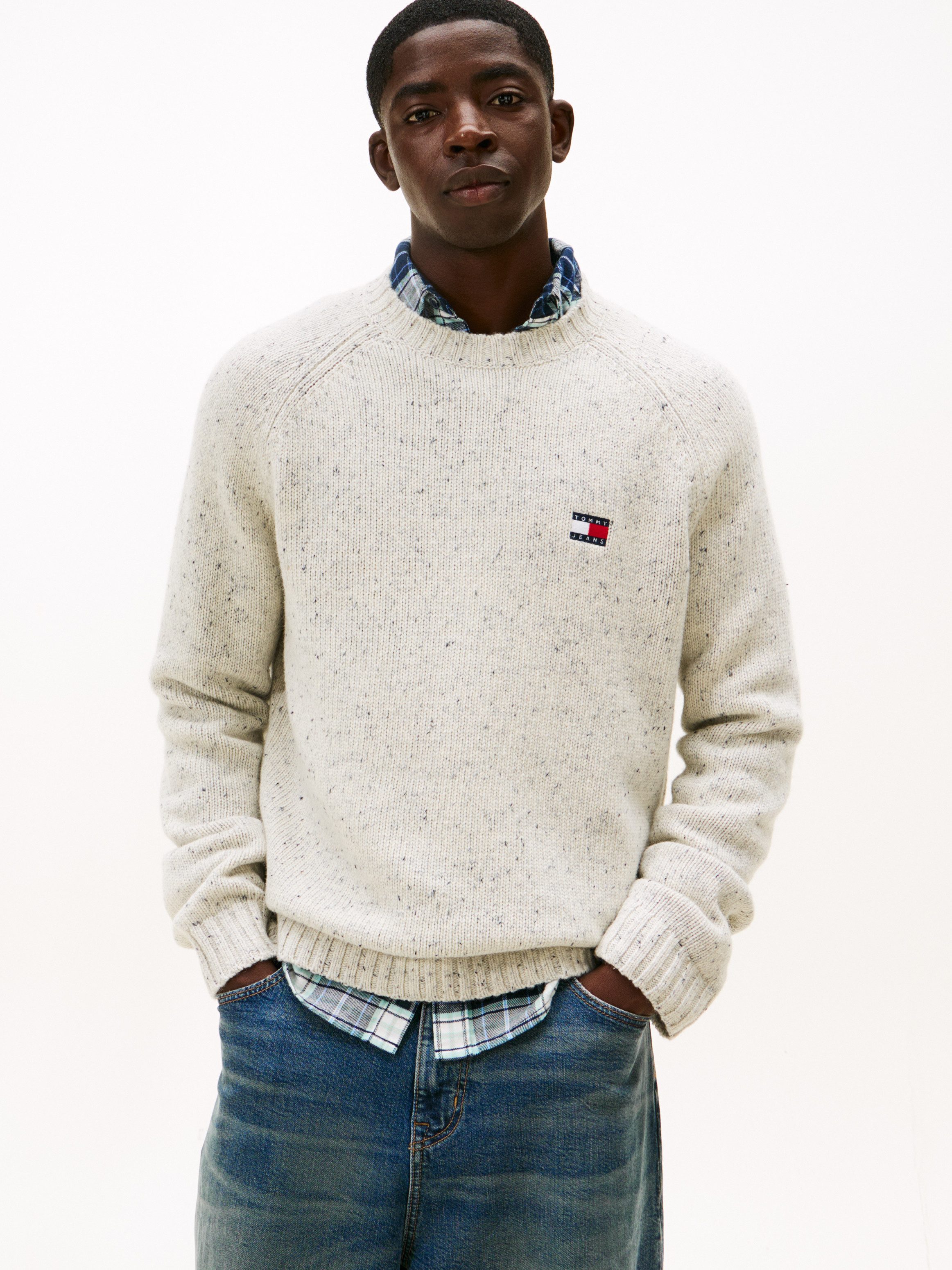 Tommy Jeans Rundhalspullover TJM REGULAR BADGE melierte Optik