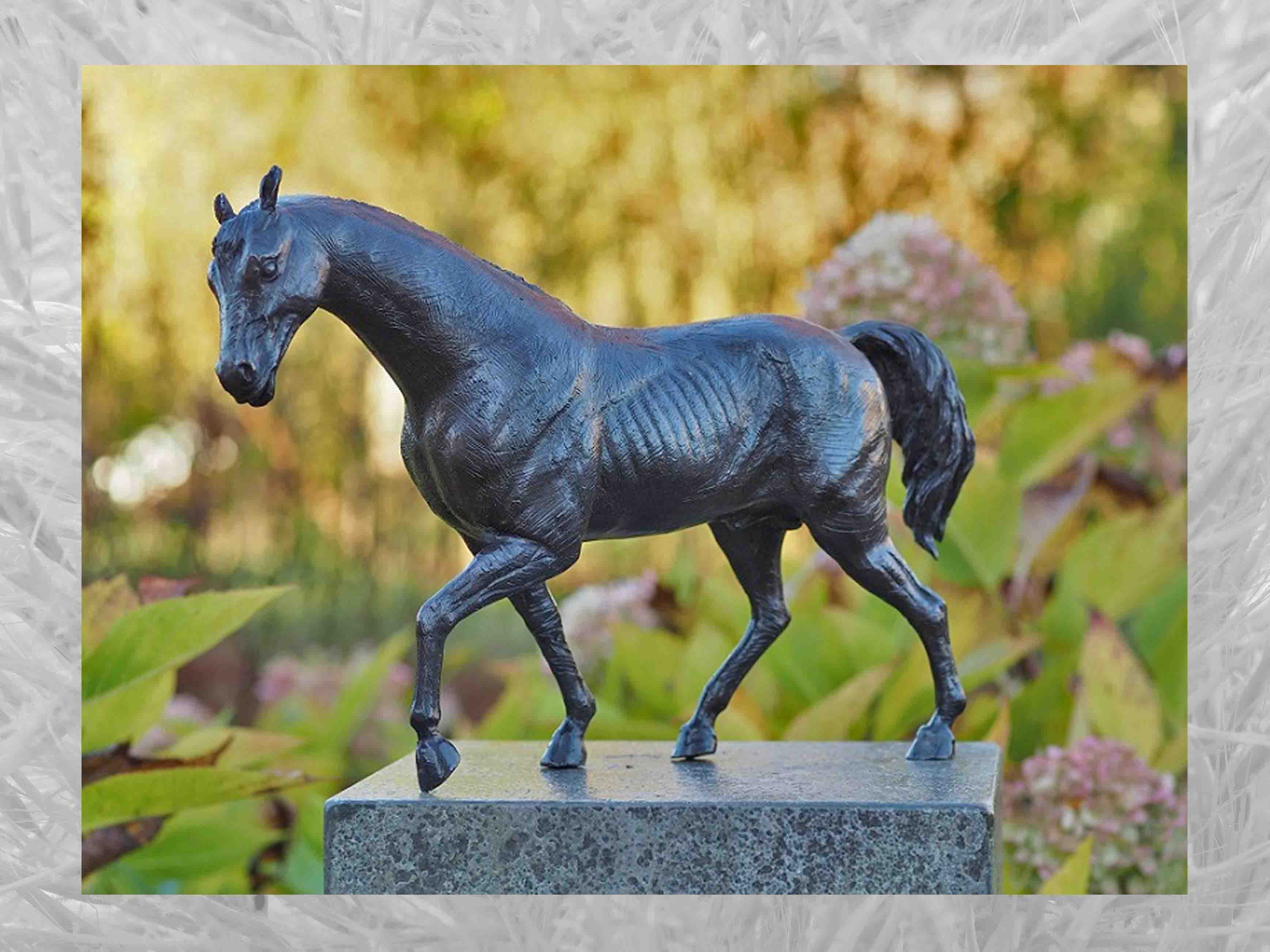 IDYL Dekofigur IDYL Bronze-Skulptur Pferd, Bronze – sehr robust – Langlebig – witterungsbeständig gegen Frost, Regen und UV-Strahlung. Die Modelle werden in Wachsausschmelzverfahren in Bronze gegossen und von Hand patiniert.