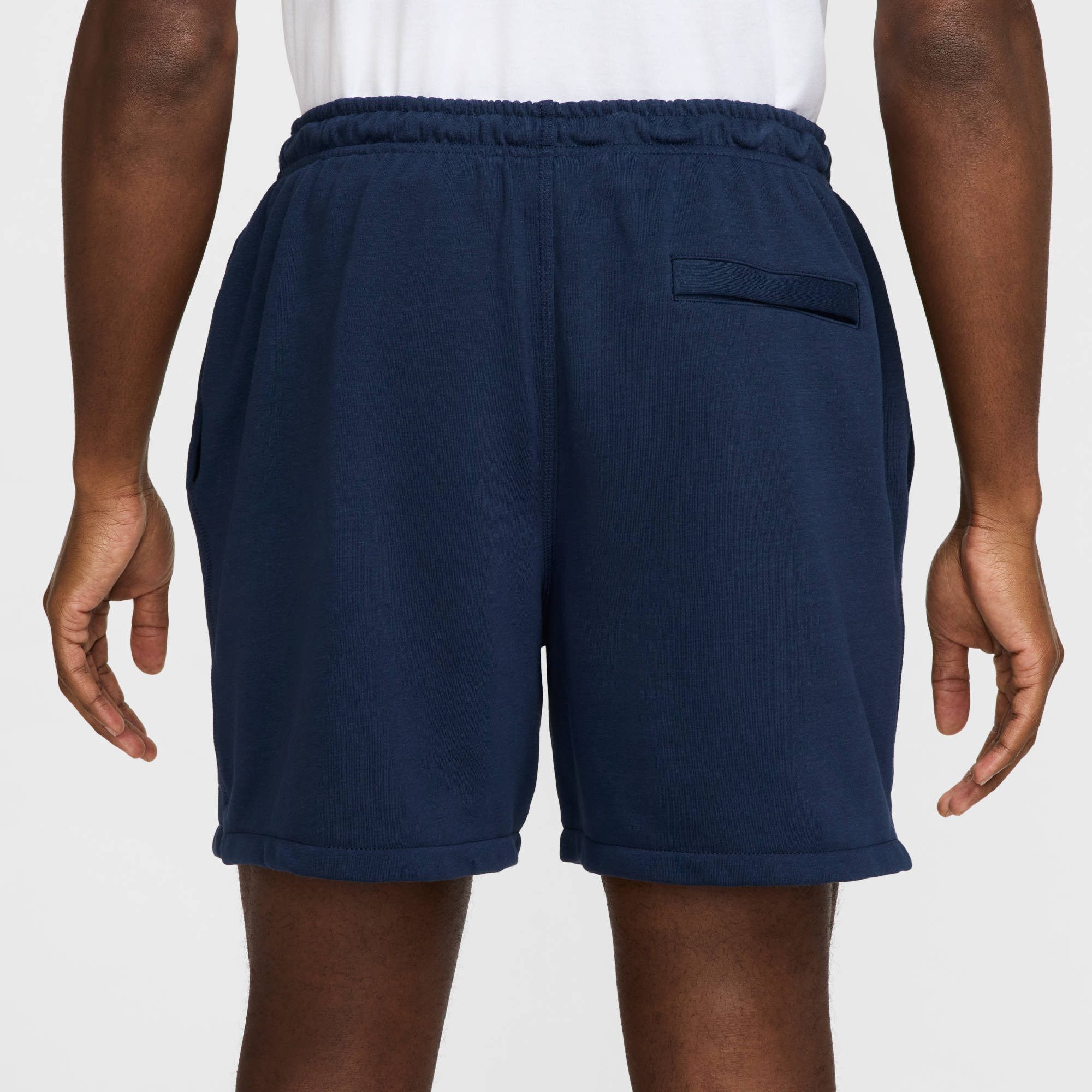 Nike Sportswear Shorts Nike Club Men's French Terry Flow Shorts mit Eingrifftaschen und Gesäßtasche, aus Baumwollmischung