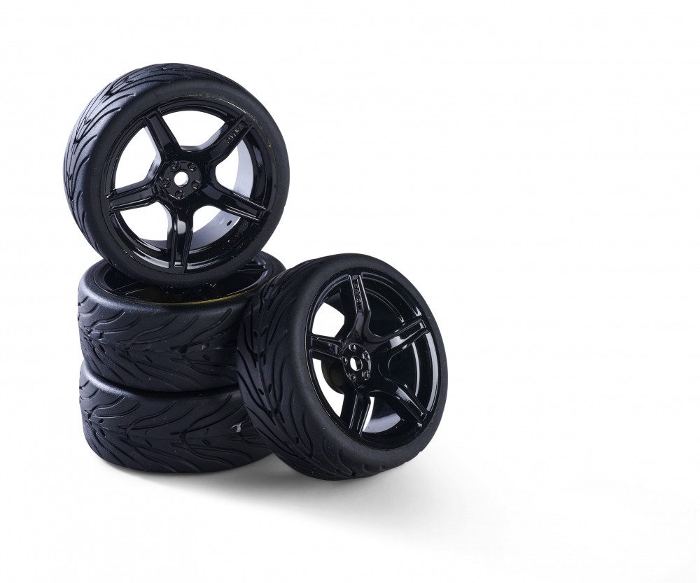 Carson Reifen mit Felgen 1:10 Räderset 5 Speichen -Design (4) schwarz RC-Ladegerät