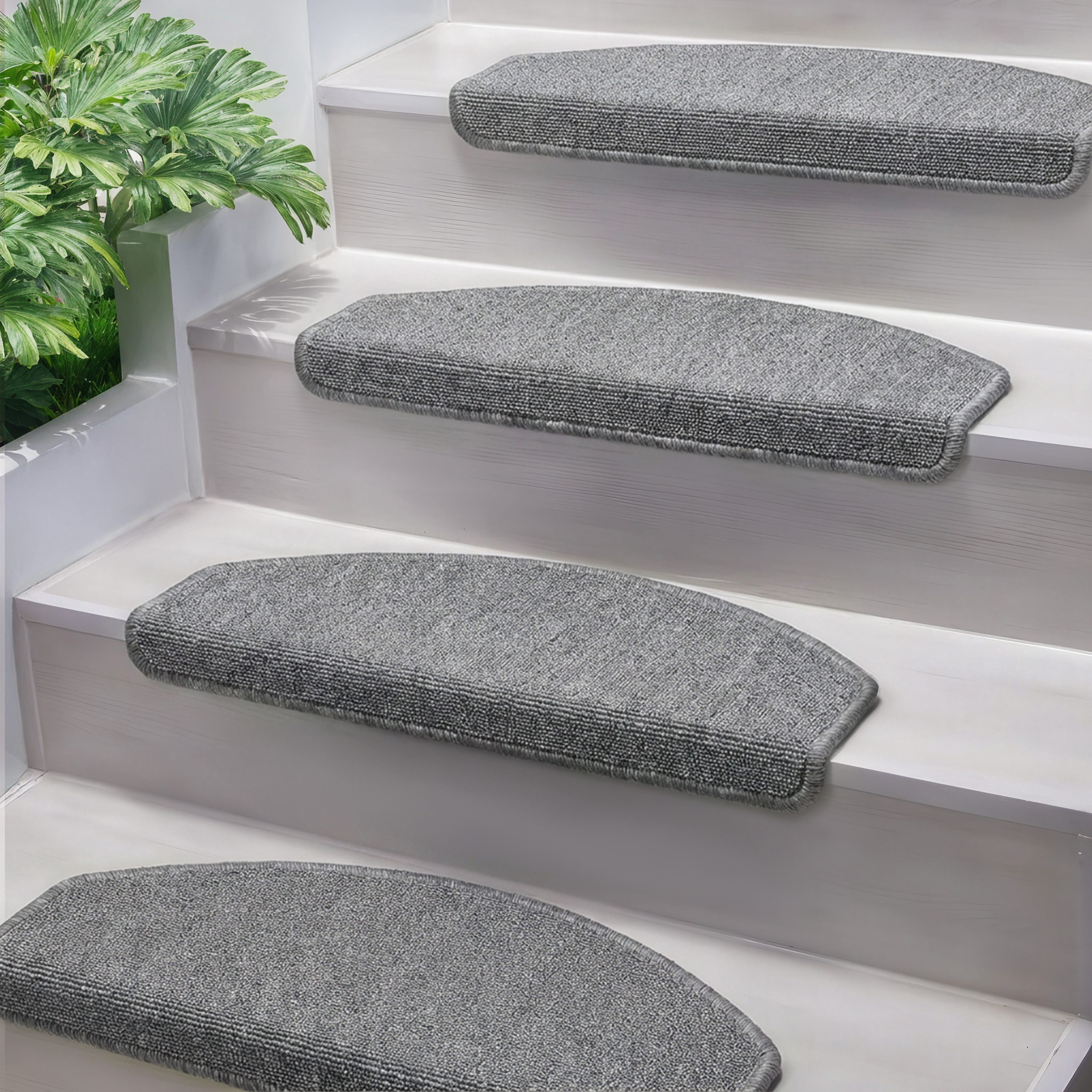 Björn&Schiller Stufenmatte Rutschfest Treppenmatten Halbrund, Treppenteppich Hellgrau, 15er Set, Halbrund, Selbstklebende Treppenschoner, robuste Antirutschmatten Treppenschutz