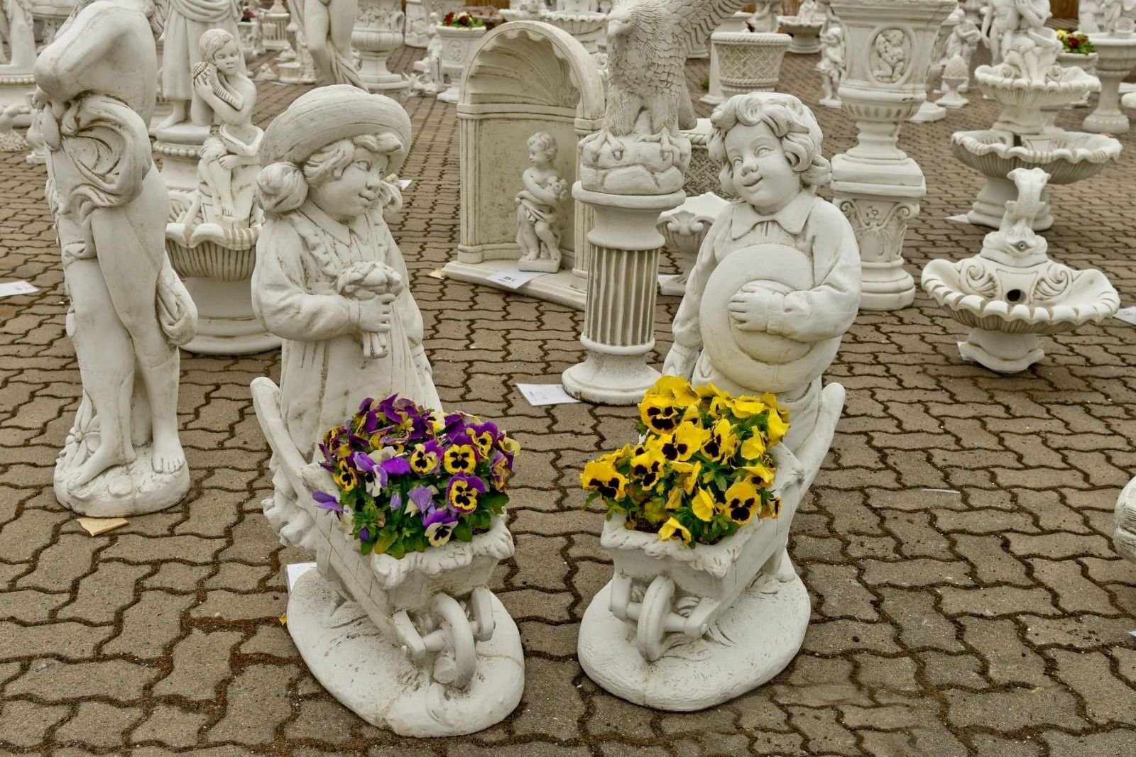 Antikes Wohndesign Gartenfigur Gartenfiguren Steinfigur Blumentopf Set 2x Pflanzkübel Pflanzschale