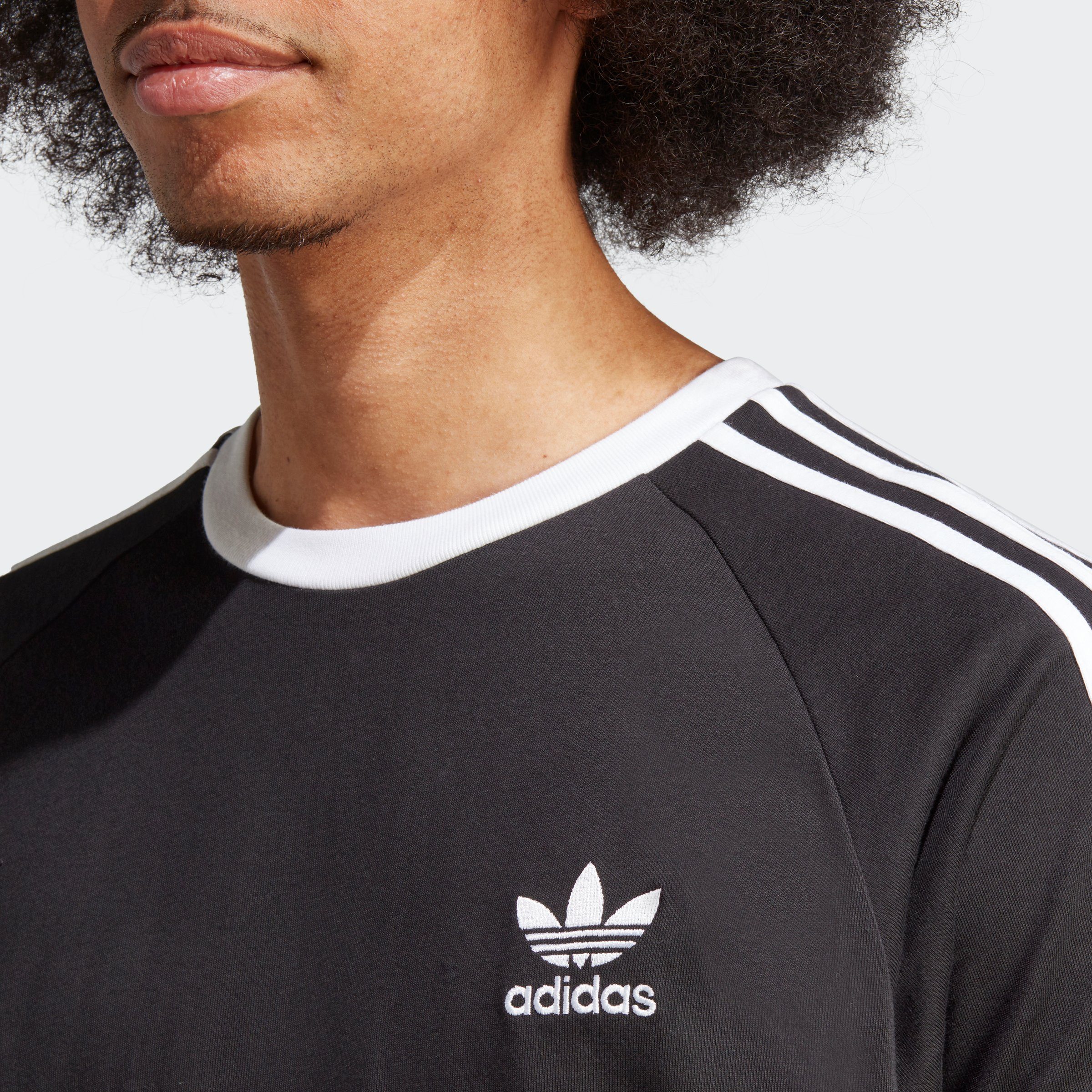 adidas Originals T-Shirt 3-STRIPES TEE schmale Passform, Kurzarm, mit kontrastierendem Saum, aus Baumwolle