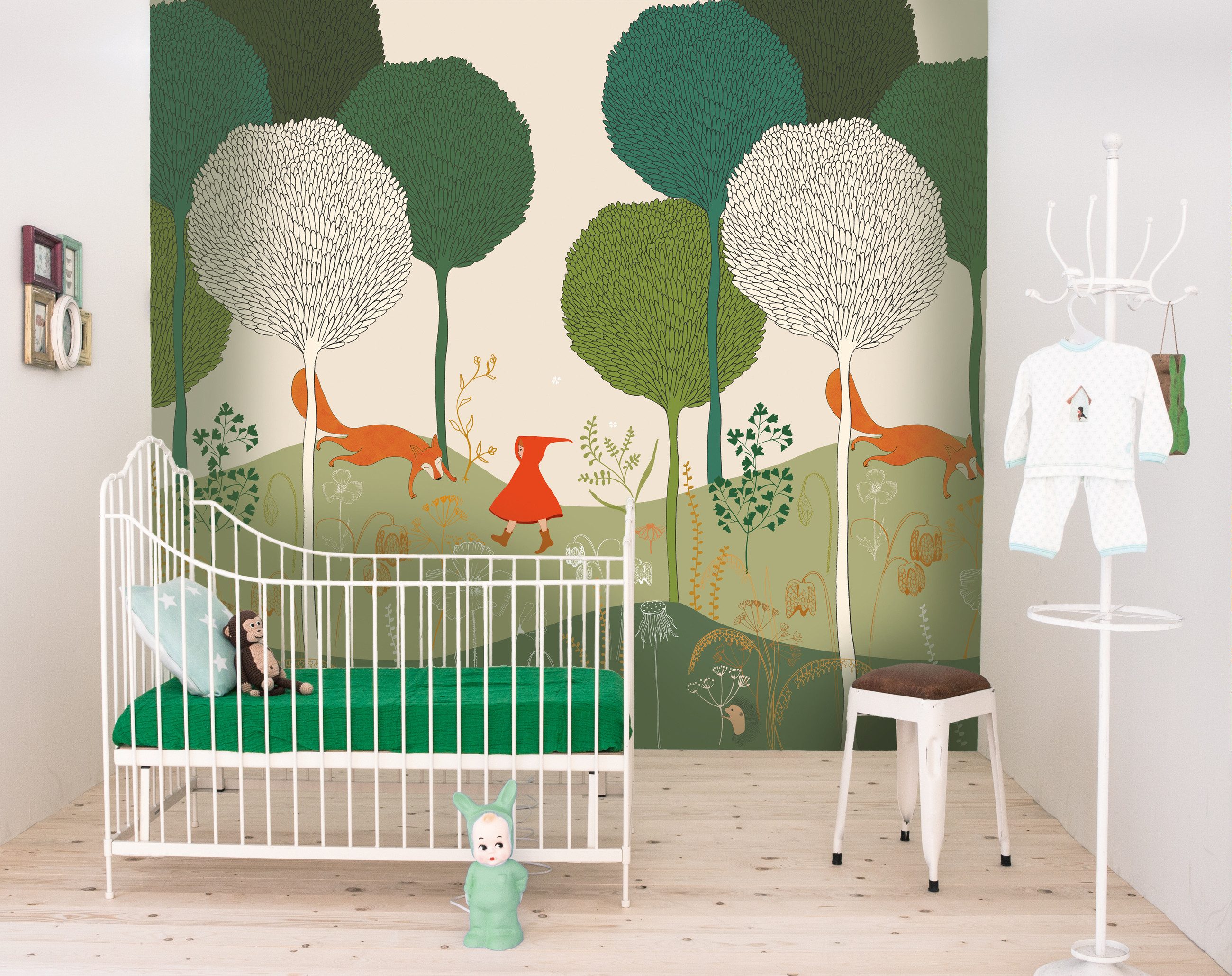 Rasch Fototapete Cartoon "Rotkäppchen und der böse Wolf" - Vliestapete Beige Grün Rot, bedruckt, (1 Rolle, 1 St., 2,8 m x 2 m), Lichtbeständige Farben - Feucht abwischbar - Restlost abziehbar