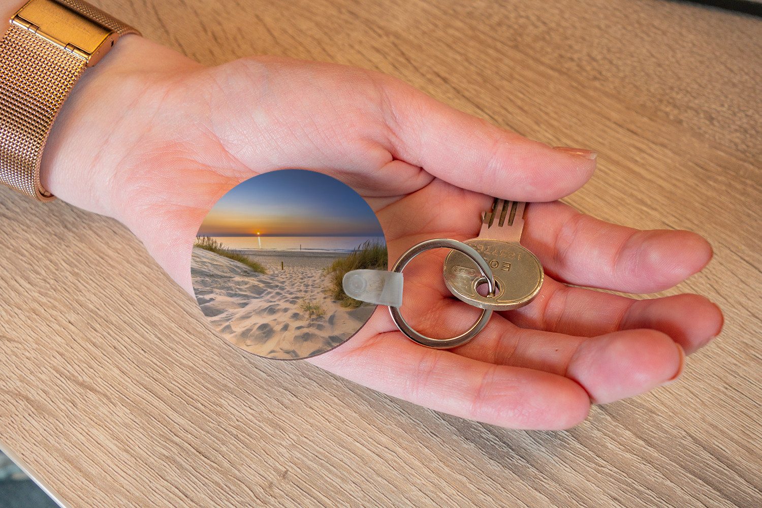 MuchoWow Schlüsselanhänger Düne - Sonnenuntergang - Horizont - Strand - Gras, Rund, Geschenk für Damen / Herren / Kinder mit Schlüsselring, 5x5 cm