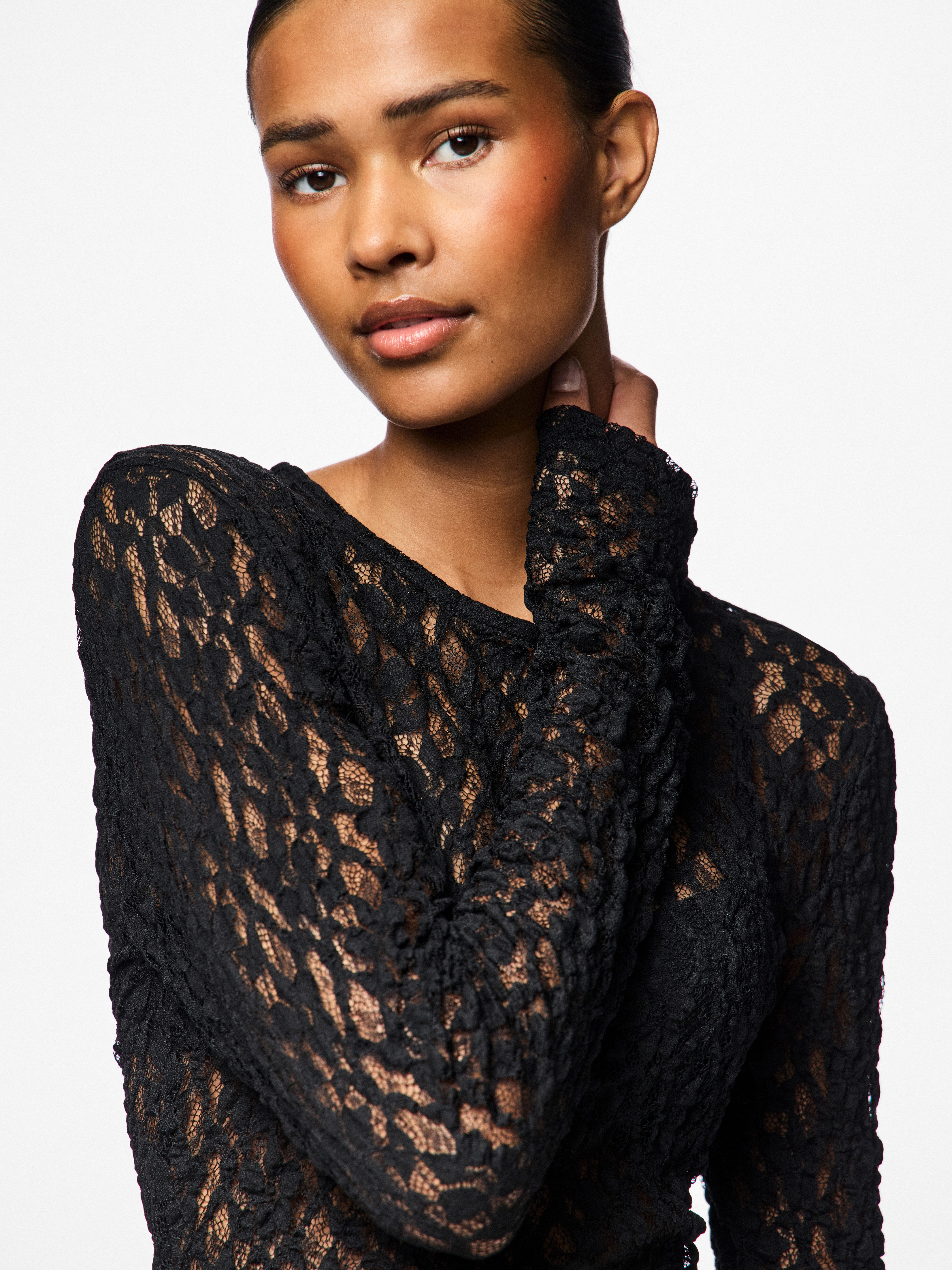 pieces Spitzenshirt PCHAZEL LS LACE TOP günstig online kaufen
