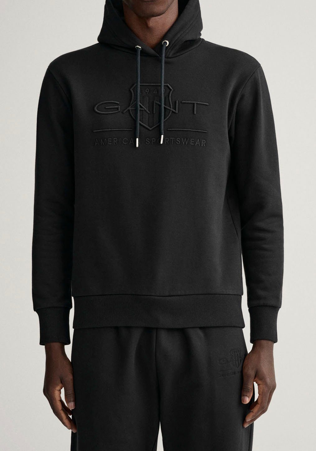 Gant Kapuzensweatshirt TONAL ARCHIVE SHIELD mit Bündchen an Ärmel und Saum schwarz