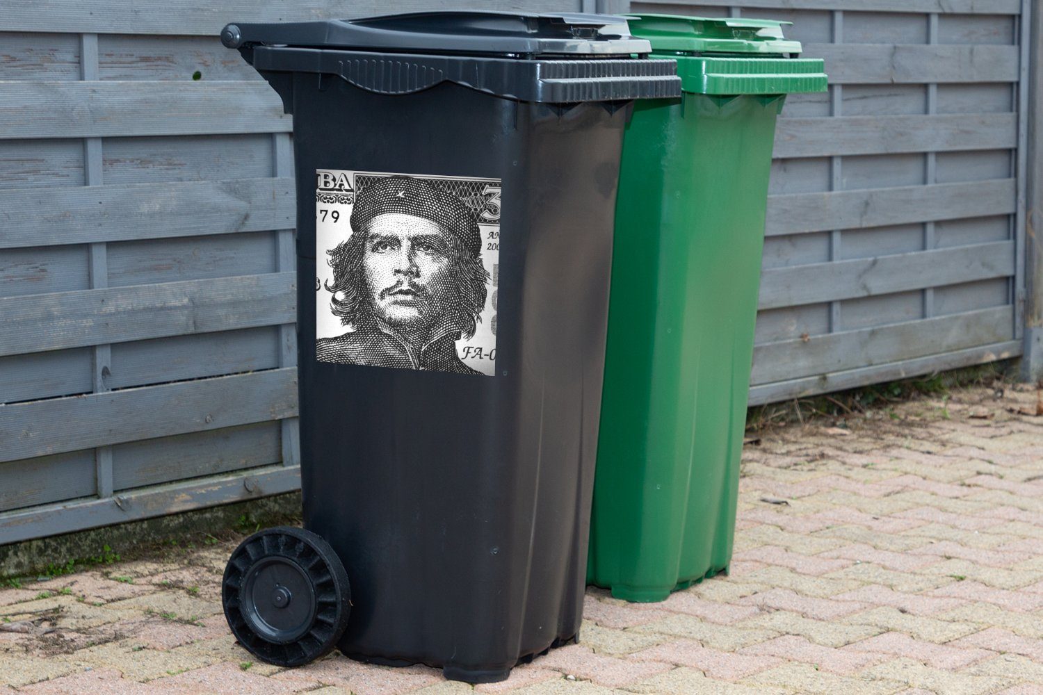 Mülltonne, einer Schwarz-Weiß-Porträt auf Container, Mülleimer-aufkleber, St), Guavara Che Sticker, (1 Wandsticker MuchoWow Abfalbehälter 3-Peso-Note von