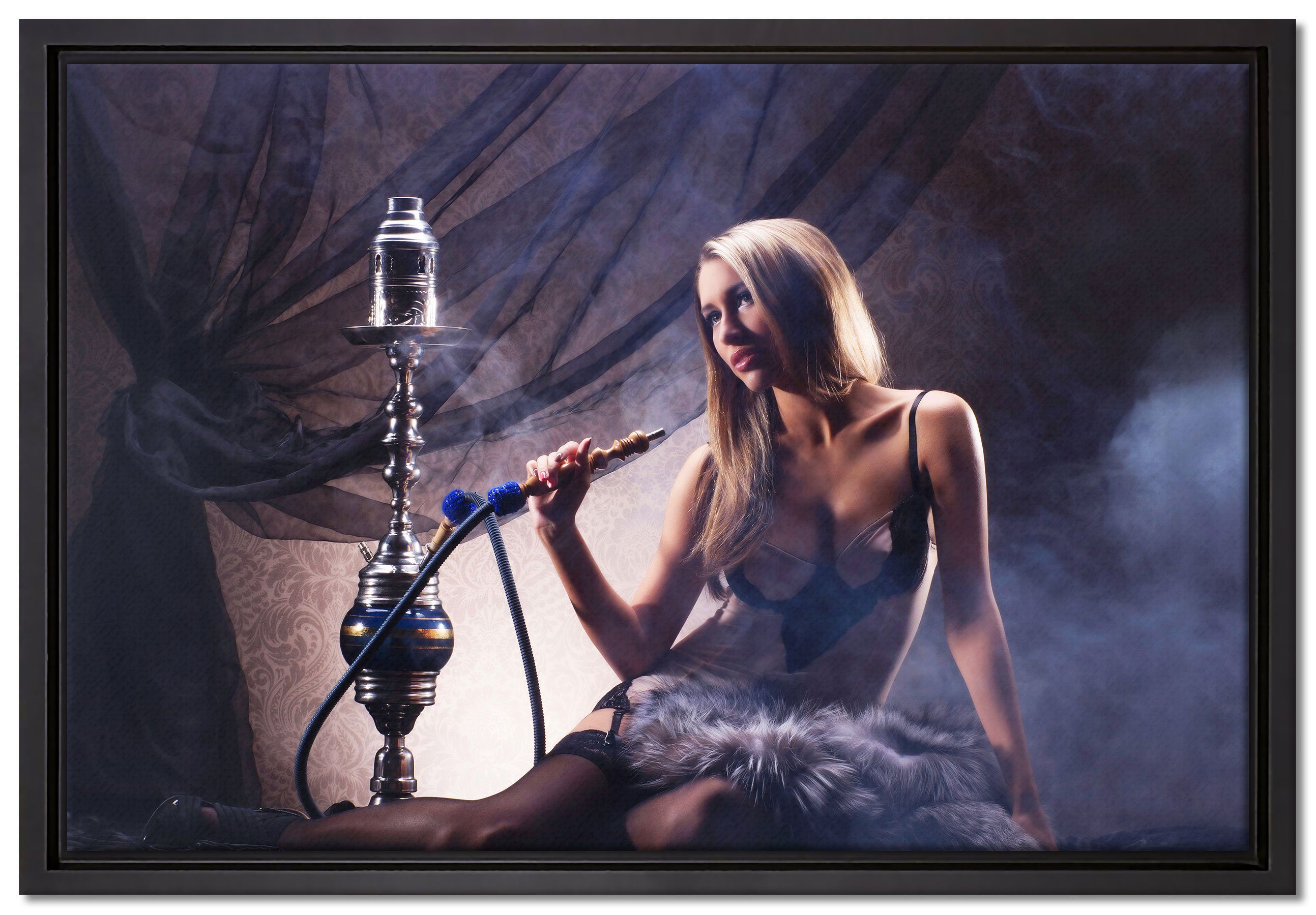 Pixxprint Leinwandbild Schöne Frau mit Shisha, Wanddekoration (1 St), Leinwandbild fertig bespannt, in einem Schattenfugen-Bilderrahmen gefasst, inkl. Zackenaufhänger