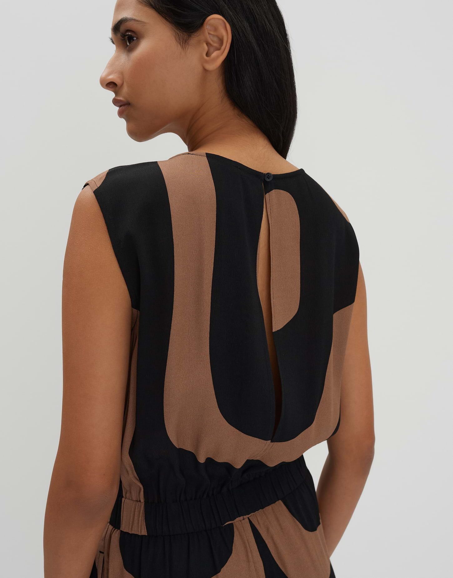 someday Jumpsuit CETURAL mit abstrakten Print – Bild 4 von 5