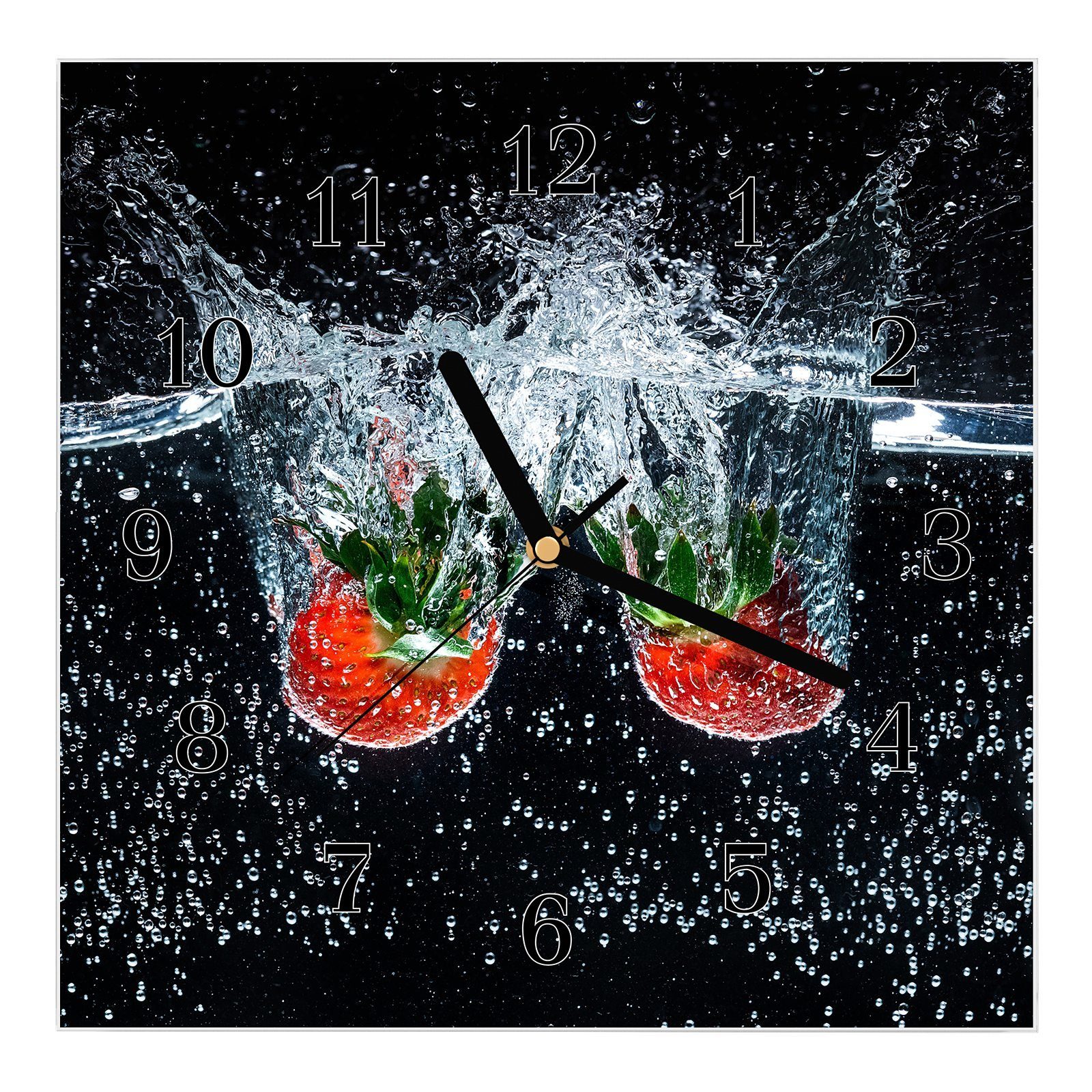 Primedeco Wanduhr Glasuhr Wanduhr Wandkunst Größe 30 x 30 cm mit Motiv Erdbeeren in Wasser fallend