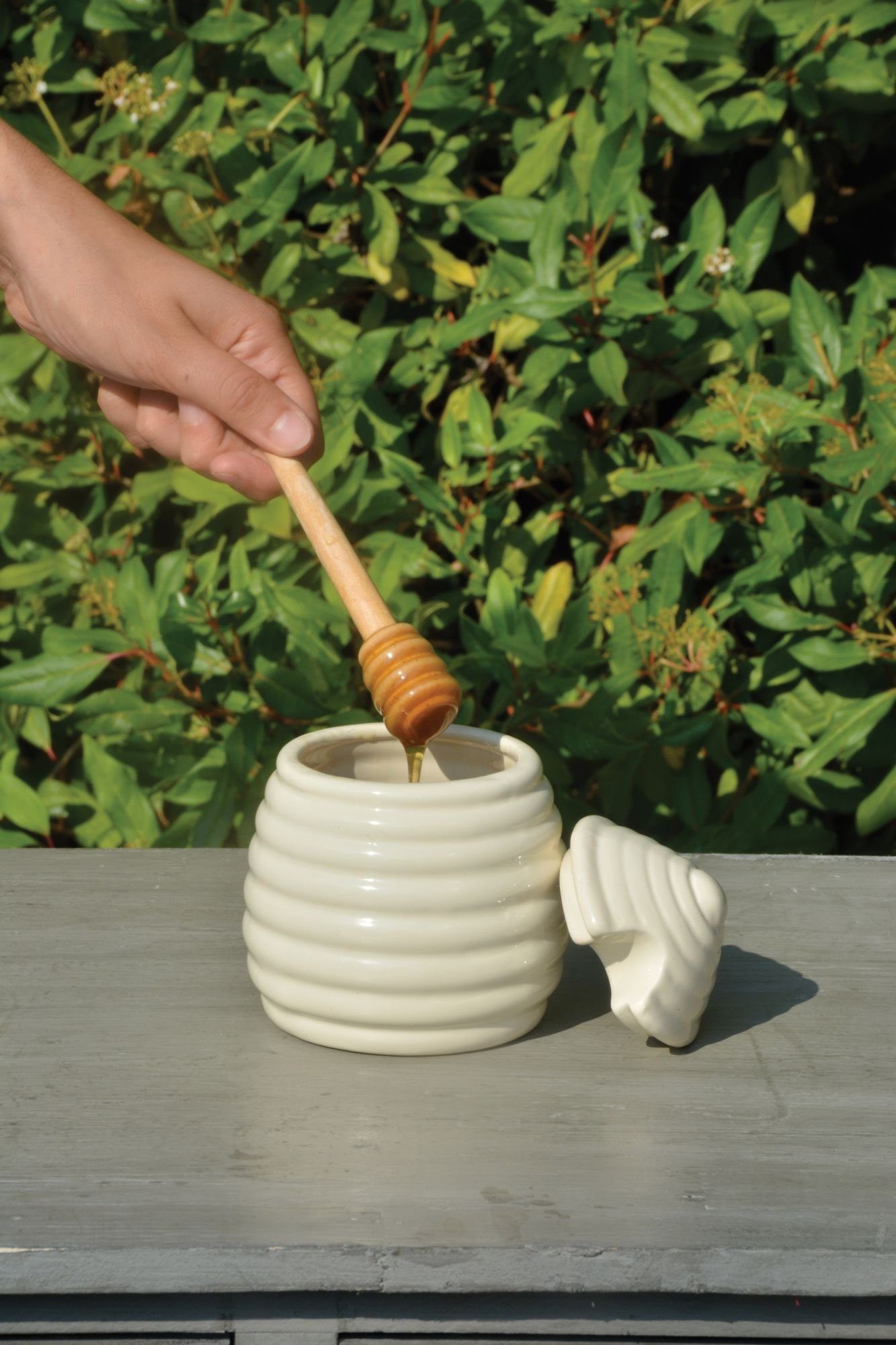 Honigglas, BV Keramiktopf Honiglöffel Honigtopf mit mit Keramik, Design Ø11xH12,5cm Ahornholz, (1-tlg), Ahornholz-Löffel Esschert