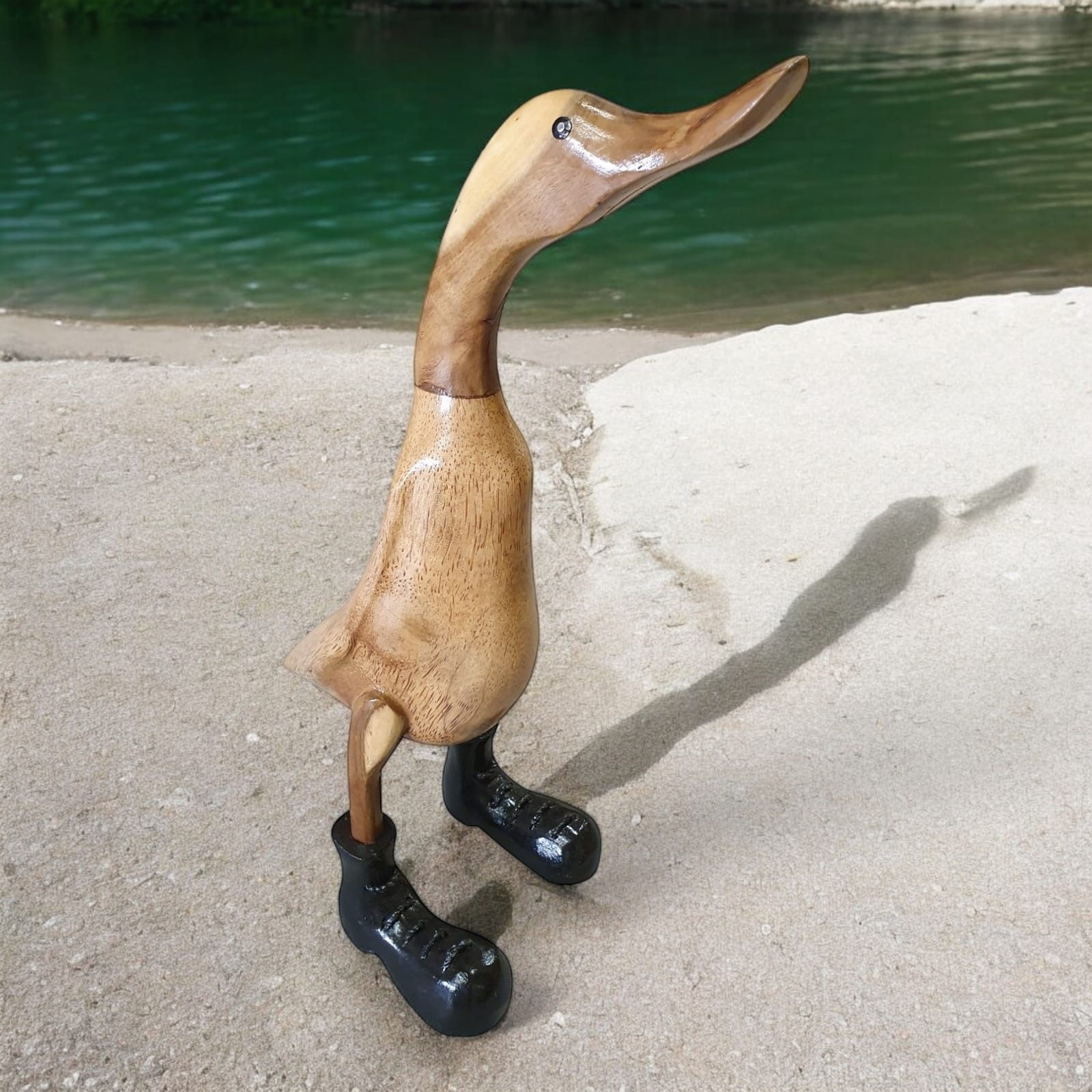 Kinaree Dekofigur Deko Holz Ente mit Gummistiefel, Handgefertigt, Naturprodukt