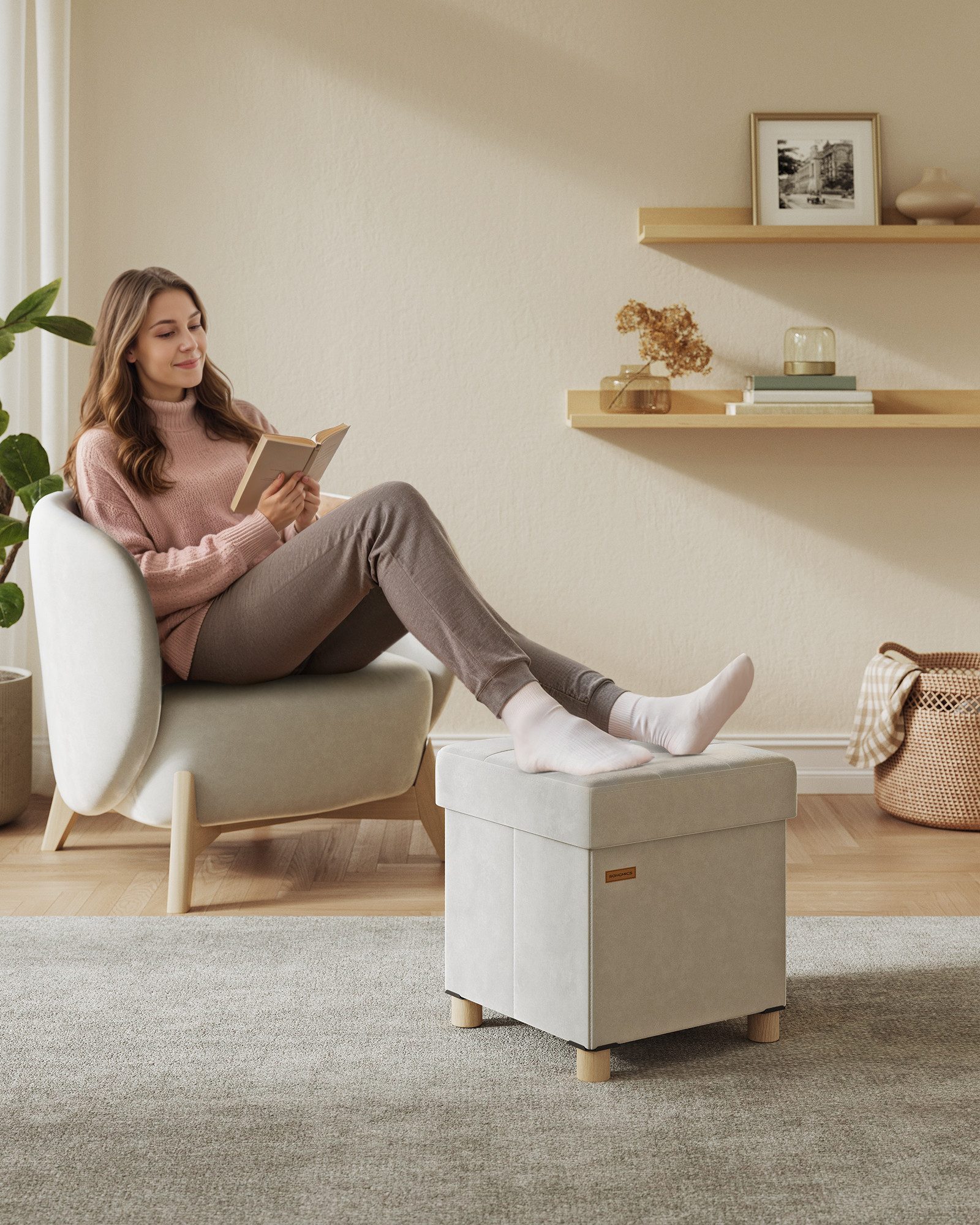 SONGMICS Sitzhocker mit Stauraum, Hocker faltbar, 38 x 38 x 40 cm, Fußhocker 37 L, Aufbewahrungsbox mit Deckel, bis 300 kg belastbar, cappuccinobeige