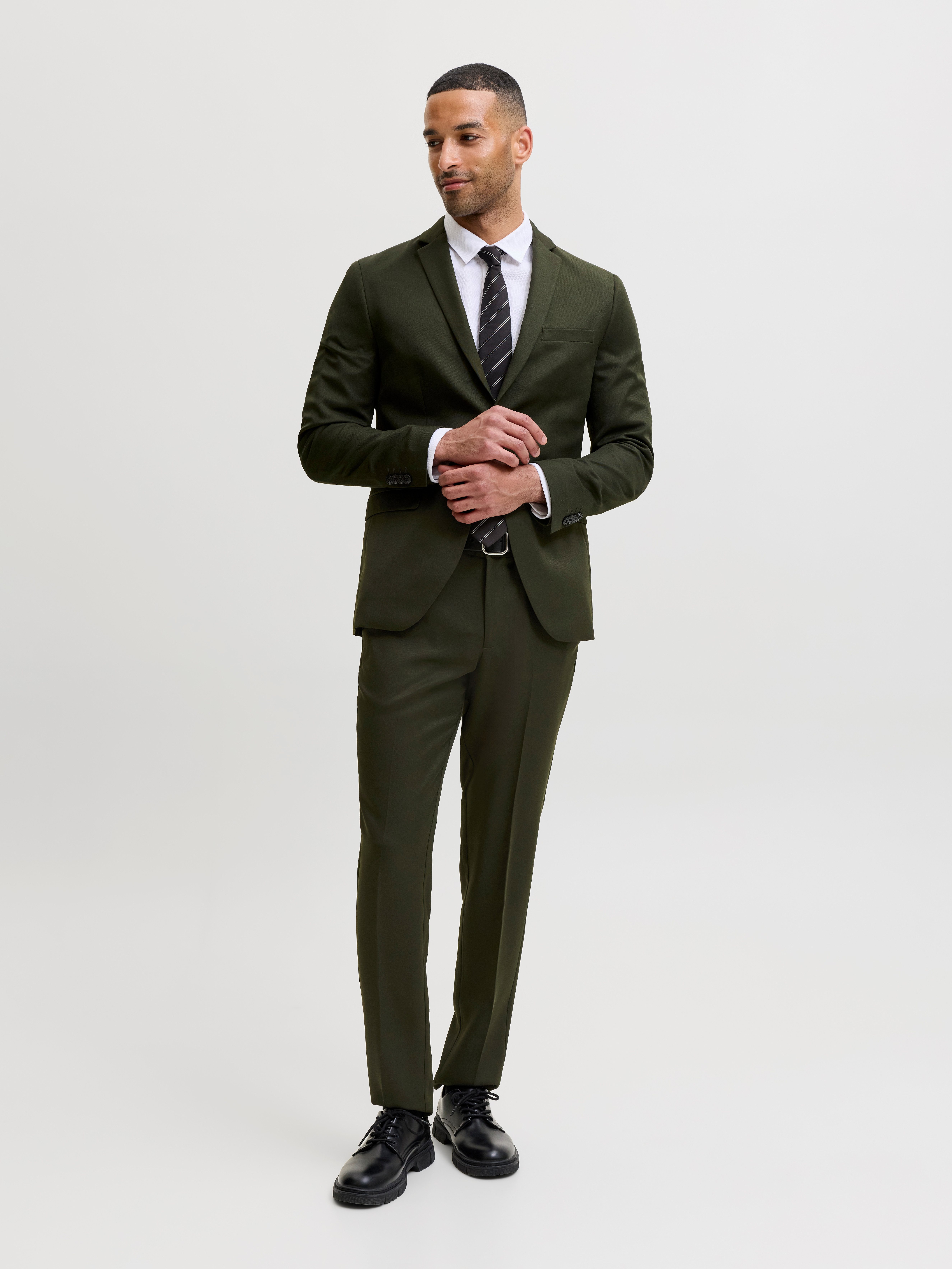 Jack & Jones Anzug JPRCOSTA SUIT (Set, 2-tlg) aus Polyester, sehr schmale Passform, mit Reverskragen, Langarm-Sakko