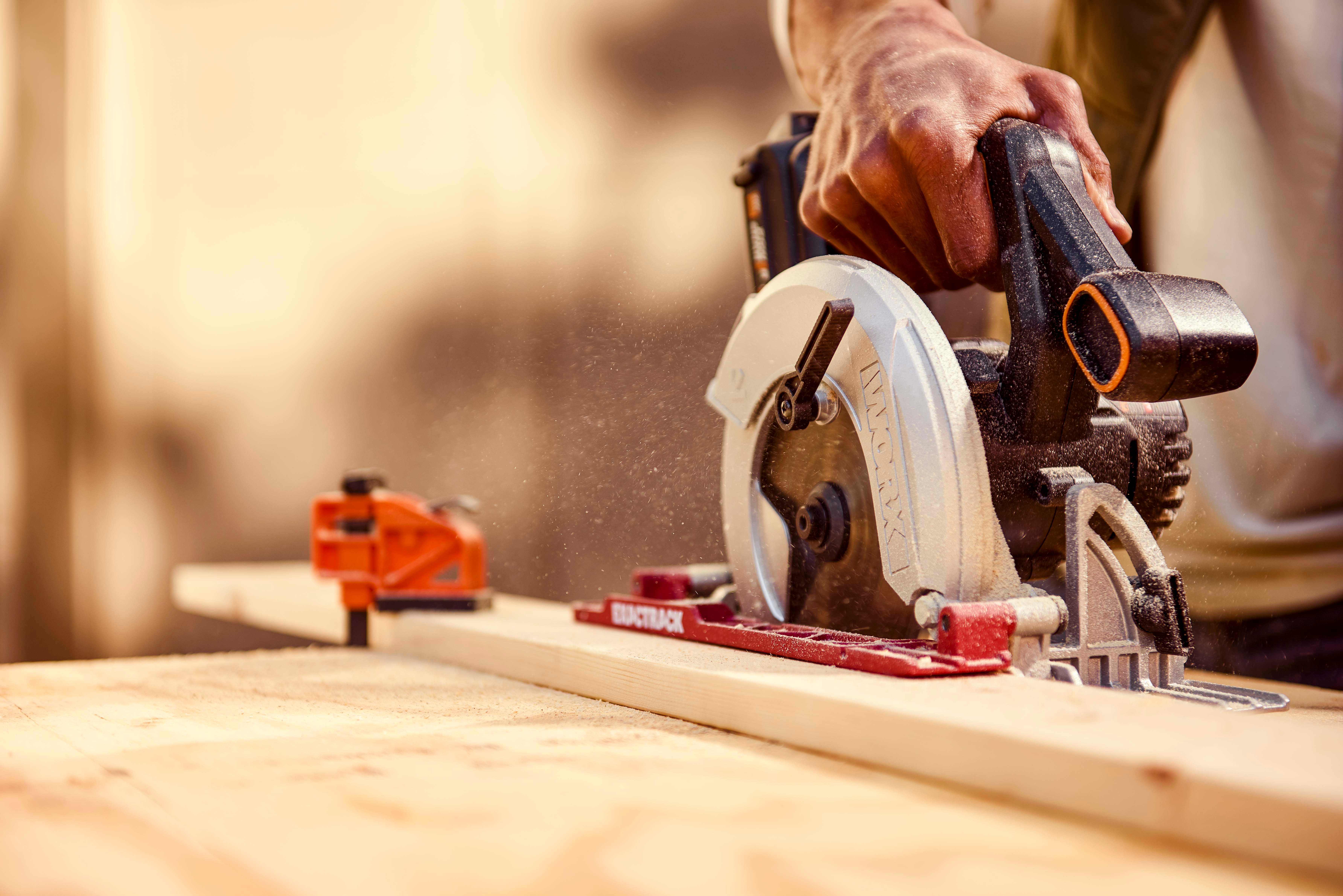 Worx Akku-Handkreissäge WX530.9, Absaug-Adapter, Gehrungschnitt, 165 mm Sägeblatt, ohne Akku&Ladegerät