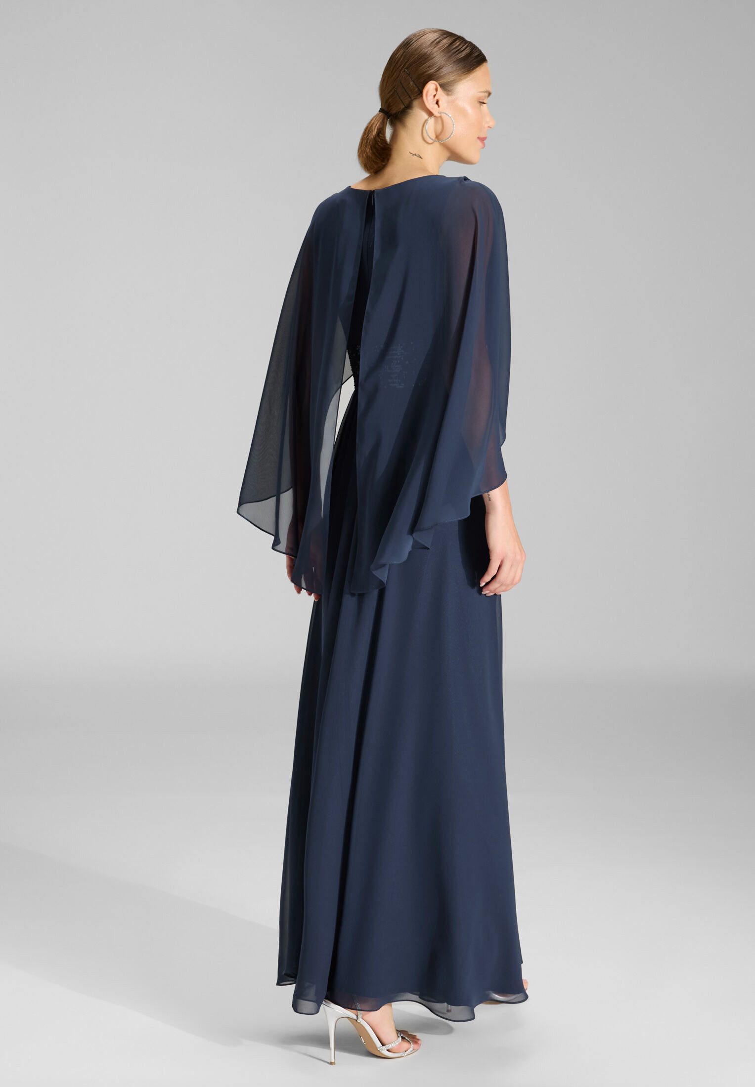 SWING Abendkleid - Abendkleid mit Cape aus Chiffon Figurbetonte Passform mit fließendem Rockteil
