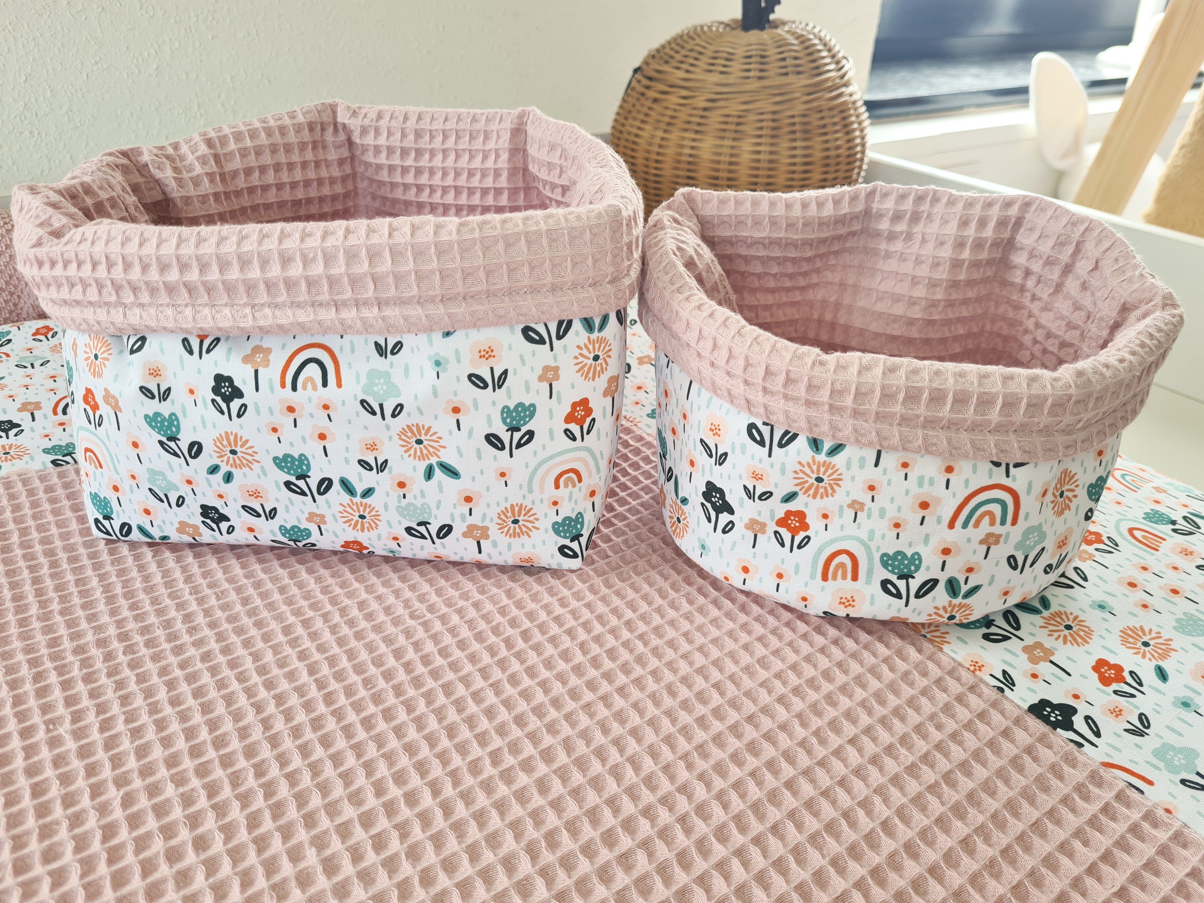 Sissis Traumland Aufbewahrungskorb Sissis Traumland 2er Set Utensilo Wickeltisch Baby, Blumenwiese