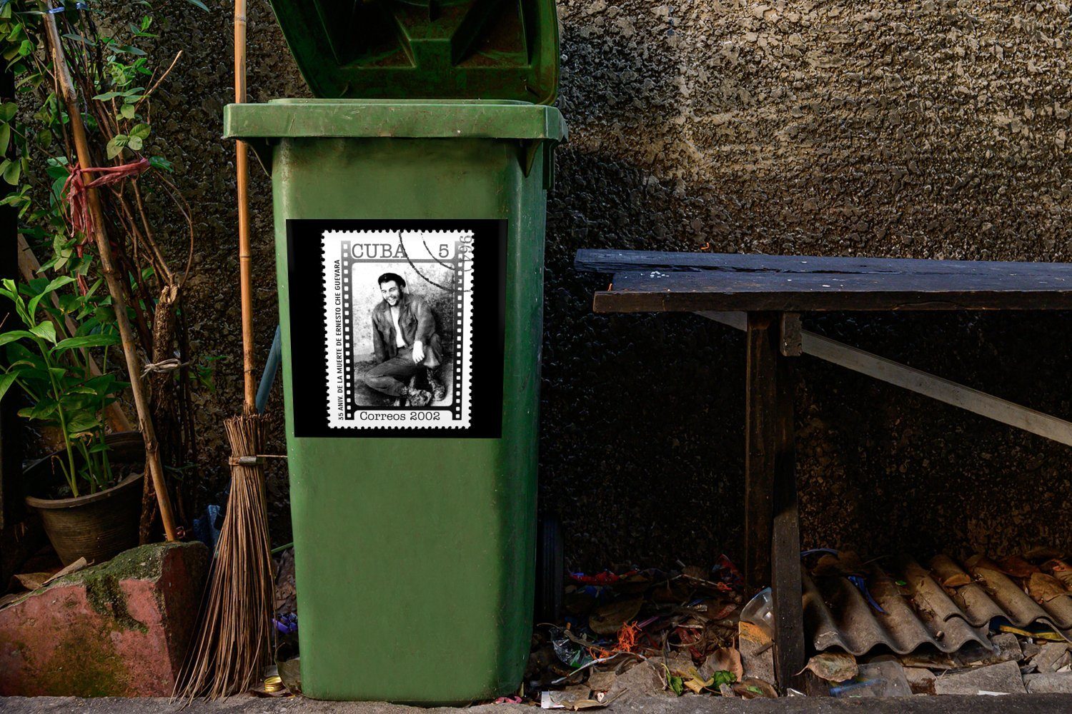 MuchoWow Wandsticker Briefmarke (1 Sticker, weiß - Abfalbehälter St), Guevara Container, Mülltonne, und Mülleimer-aufkleber, schwarz mit Che