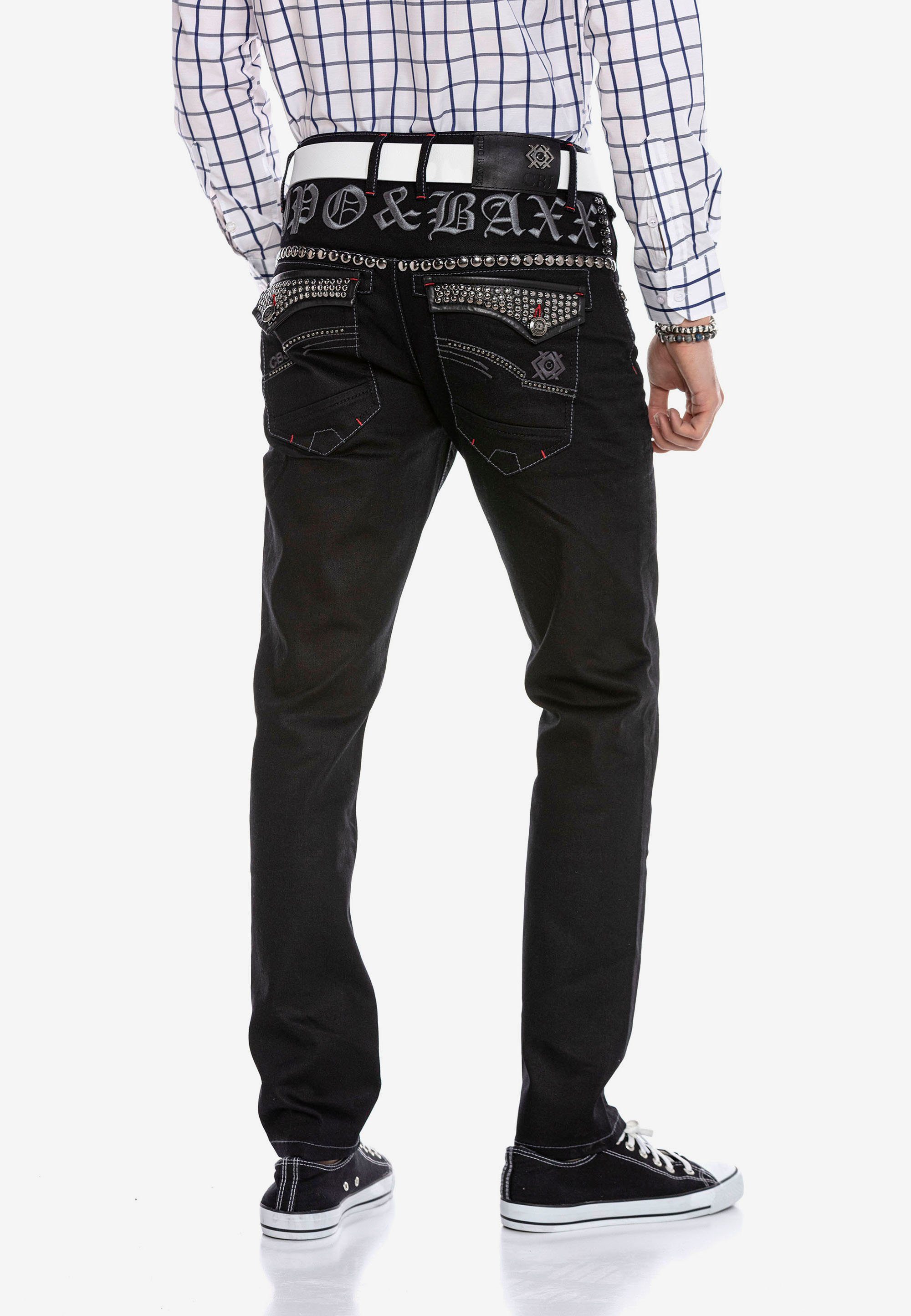 Bequeme Baxx mit trendigen Cipo Jeans & Nieten