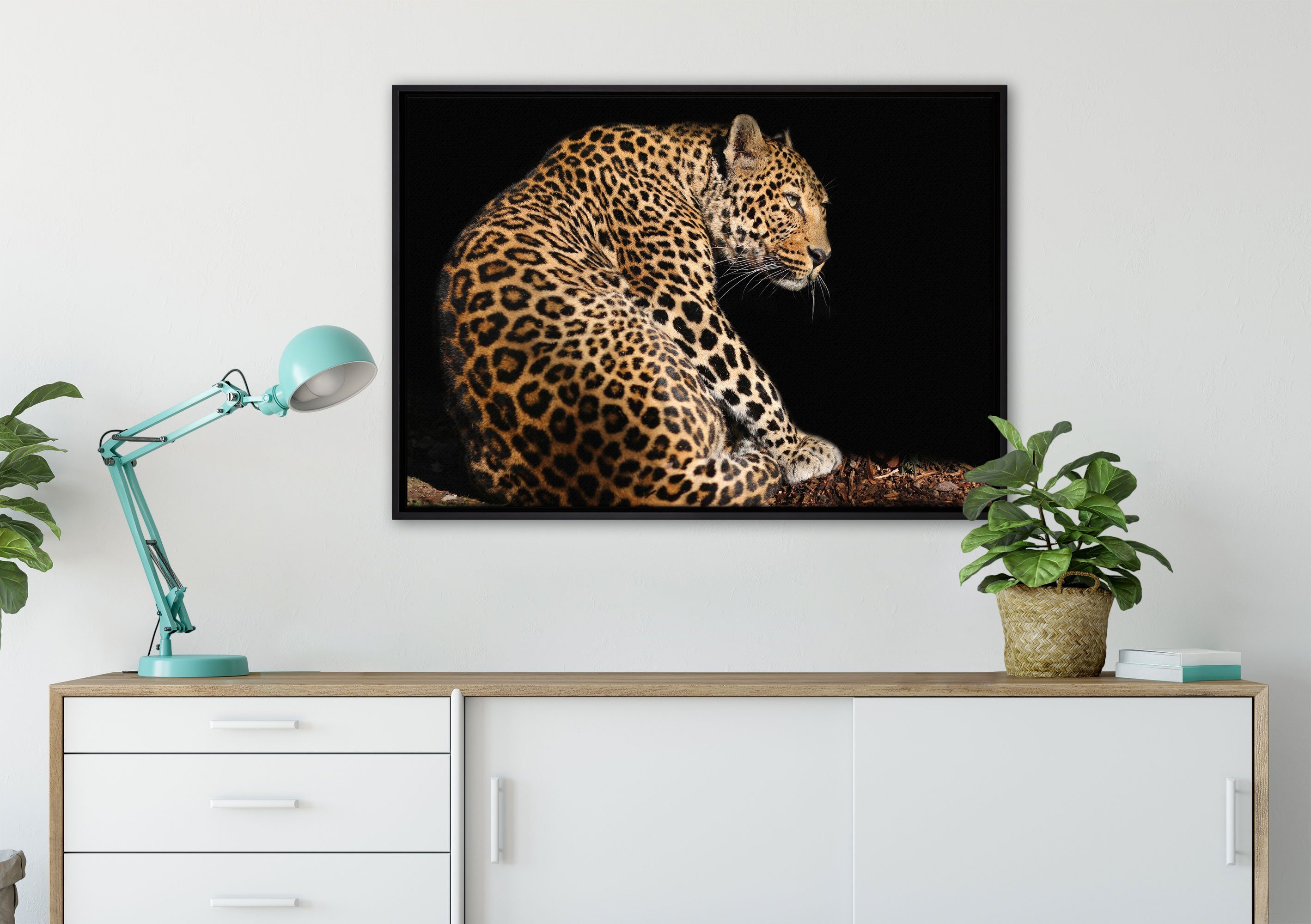 in Anmutiger einem Leinwandbild (1 gefasst, inkl. bespannt, Leinwandbild Schattenfugen-Bilderrahmen fertig Pixxprint St), Leopard, Zackenaufhänger Wanddekoration