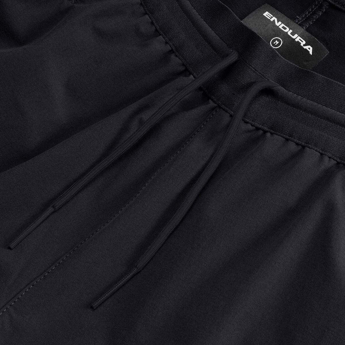 Endura Shorts Trailster Shorts Vielseitige Shorts mit wasserabweisendem Stretchgewebe für maximalen