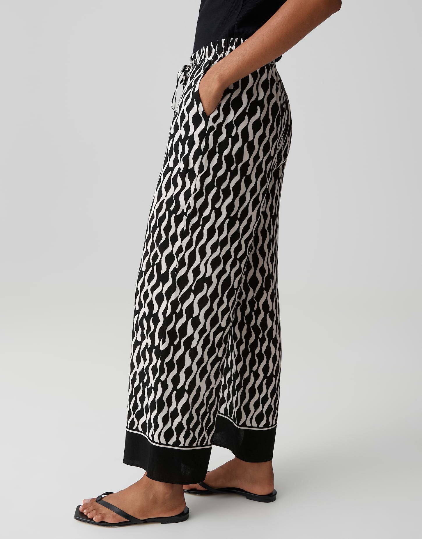 OPUS Culotte MAROU MOTION mit Print Gummibund und Taschen für lässigen Komfort – Bild 5 von 5