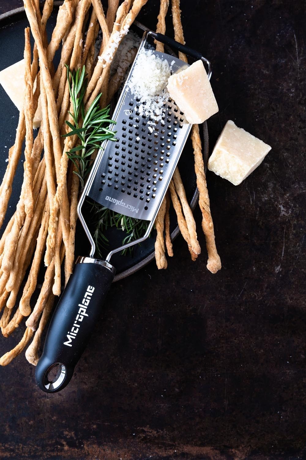 Microplane Küchenreibe Grobreibe GOURMET, L 31,5 cm, mit Gummifuß, Edelstahl, Spülmaschinenfest, mit grober Reibe