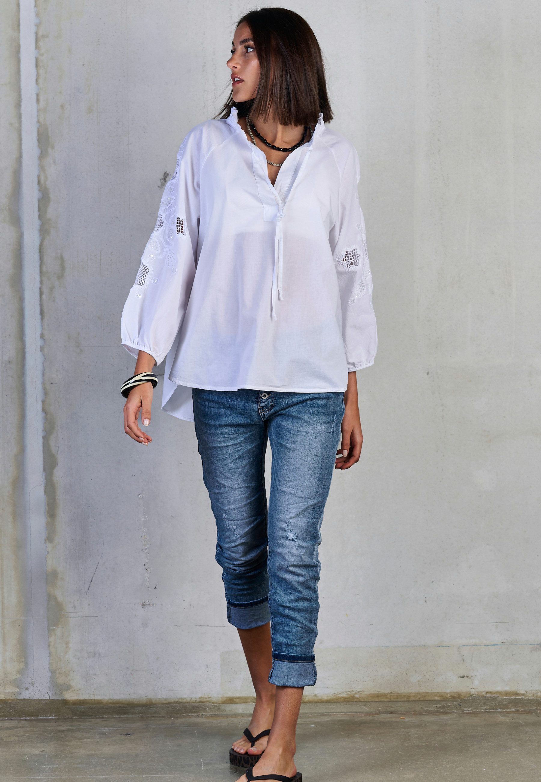 Andijamo-Fashion Langarmbluse LUNA LACE Aufwendige Stickereien mit Cut-Outs auf den Ärmeln
