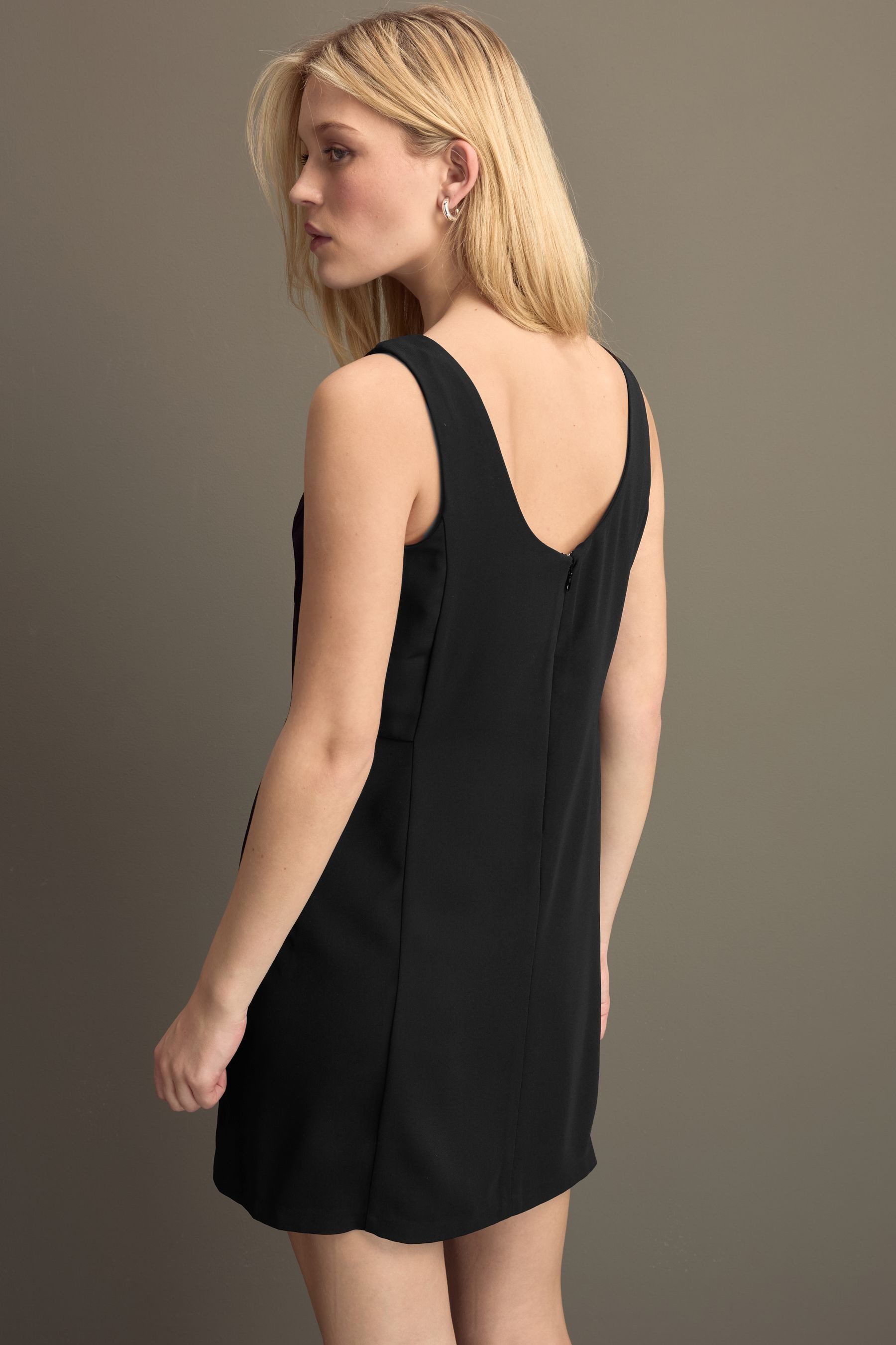 Next Minikleid Ärmelloses Minikleid mit U-Rückenausschnitt (1-tlg) günstig online kaufen